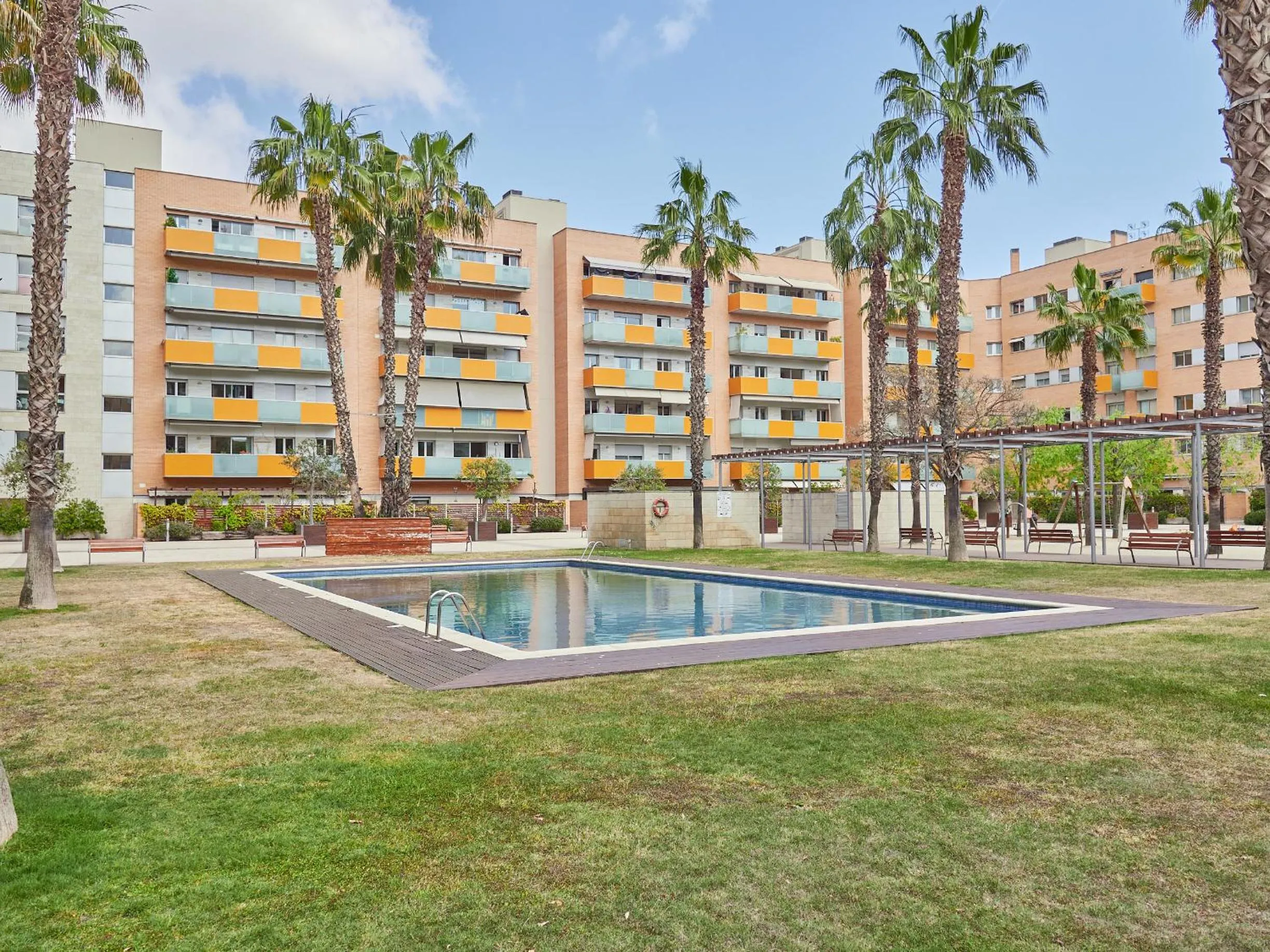 Garden view in BarcelonaForRent Vila Olimpica Pool Suites