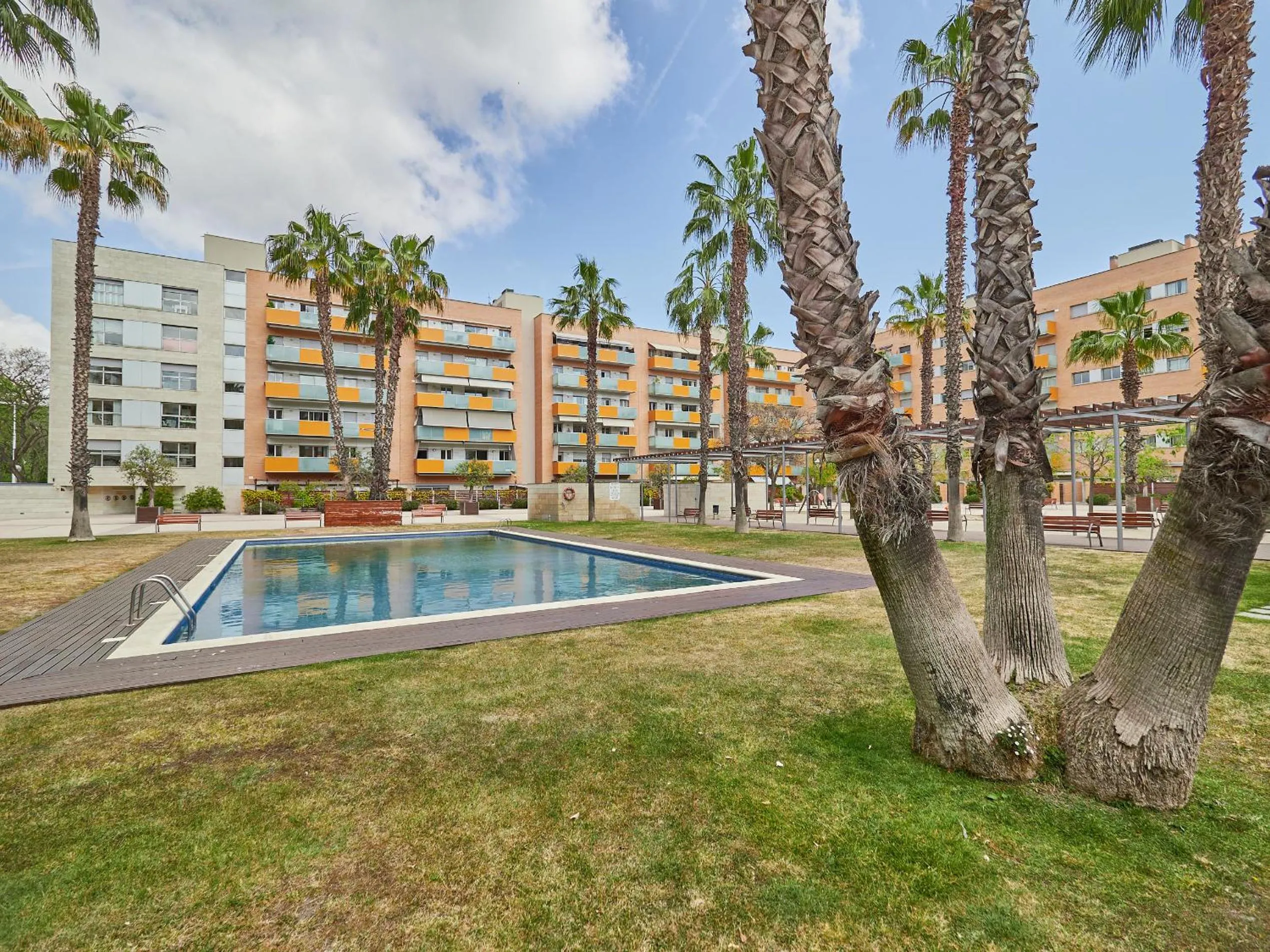 Garden view in BarcelonaForRent Vila Olimpica Pool Suites
