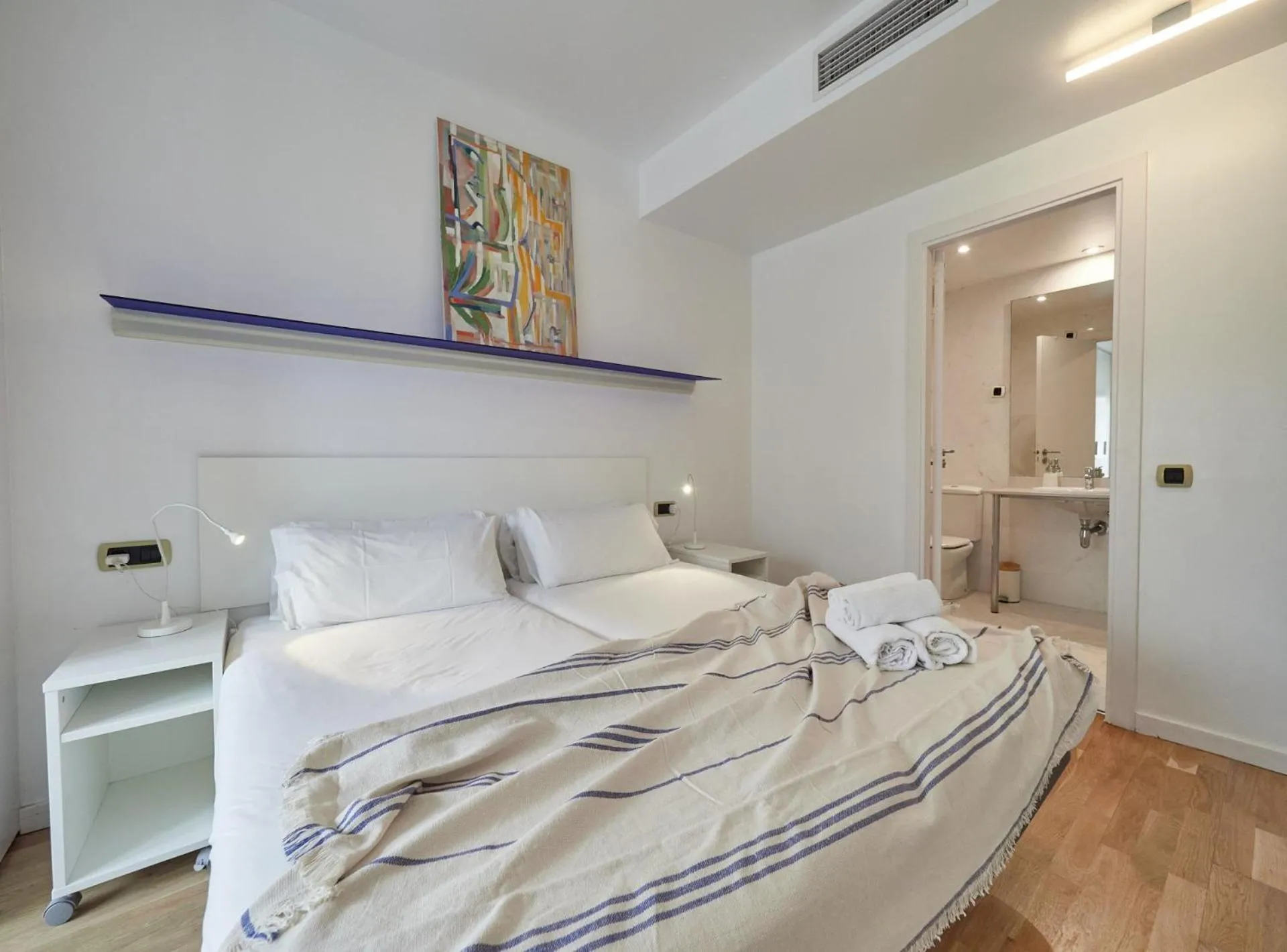 Bed in BarcelonaForRent Vila Olimpica Pool Suites
