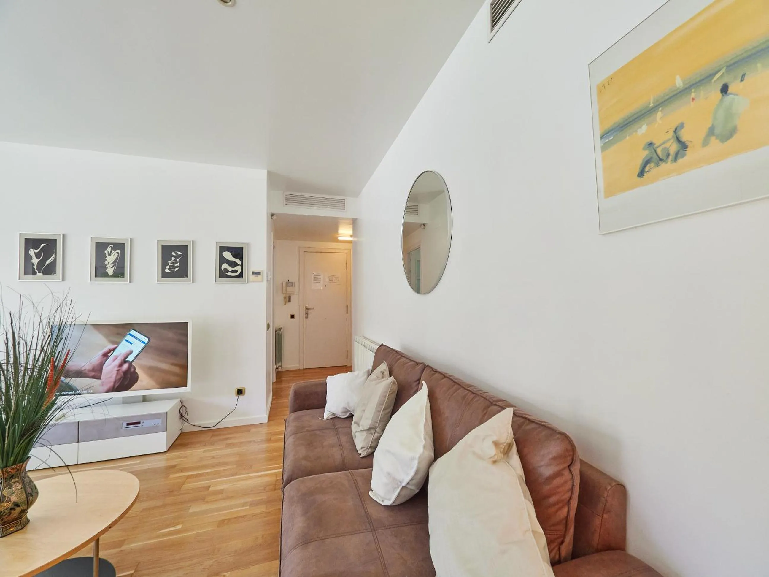 Living room in BarcelonaForRent Vila Olimpica Pool Suites
