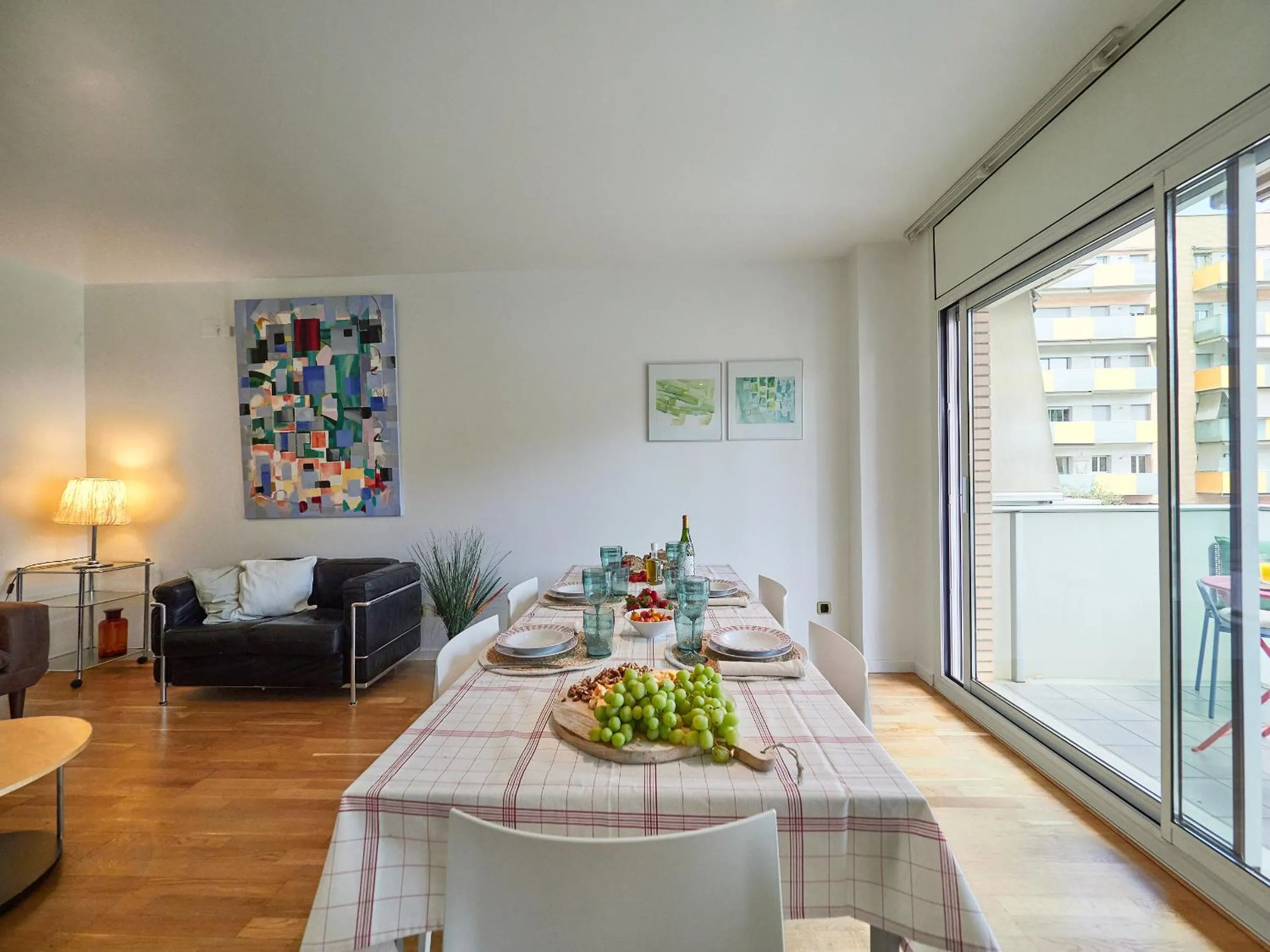 Dining area in BarcelonaForRent Vila Olimpica Pool Suites