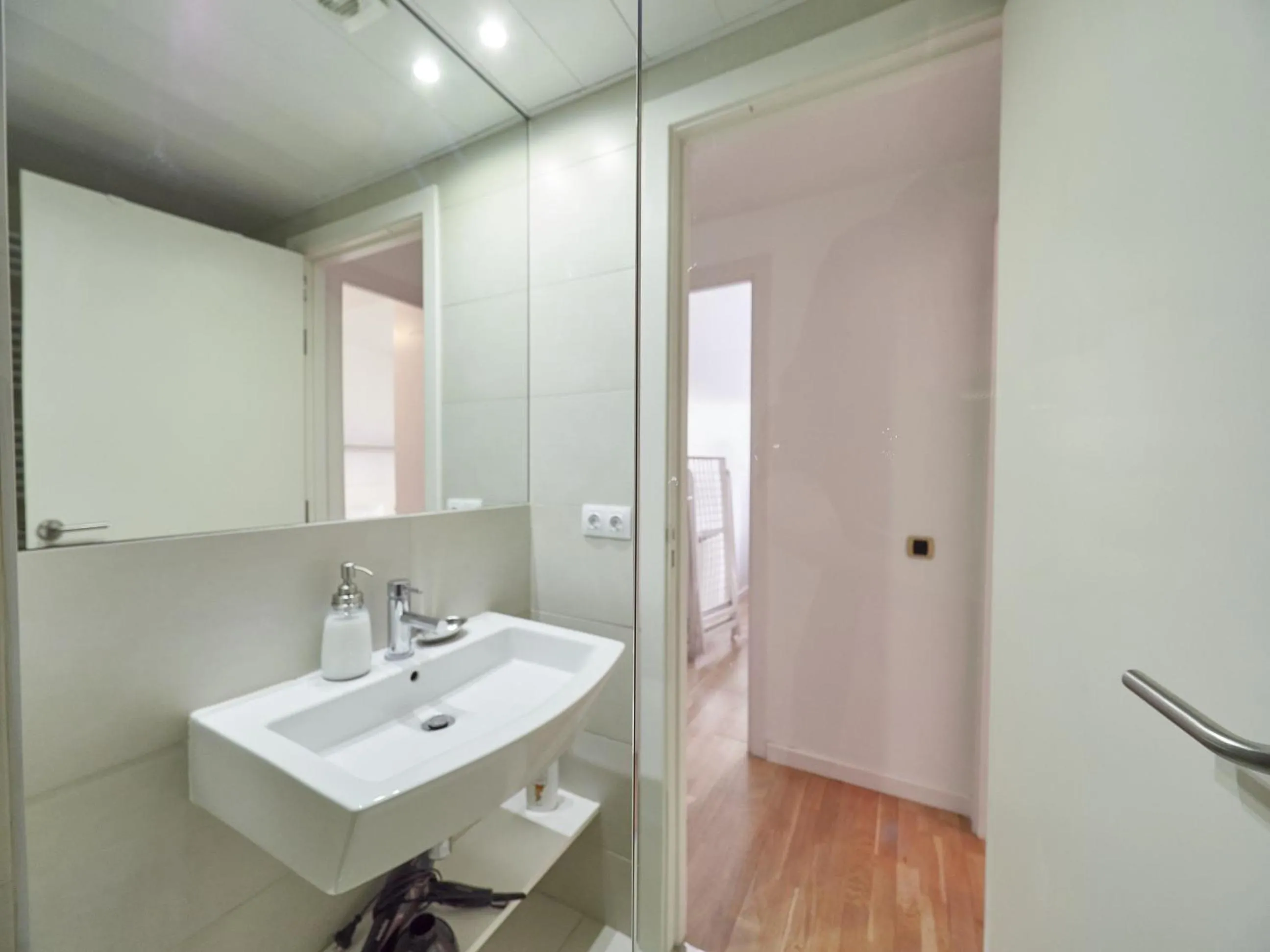 Bathroom in BarcelonaForRent Vila Olimpica Pool Suites
