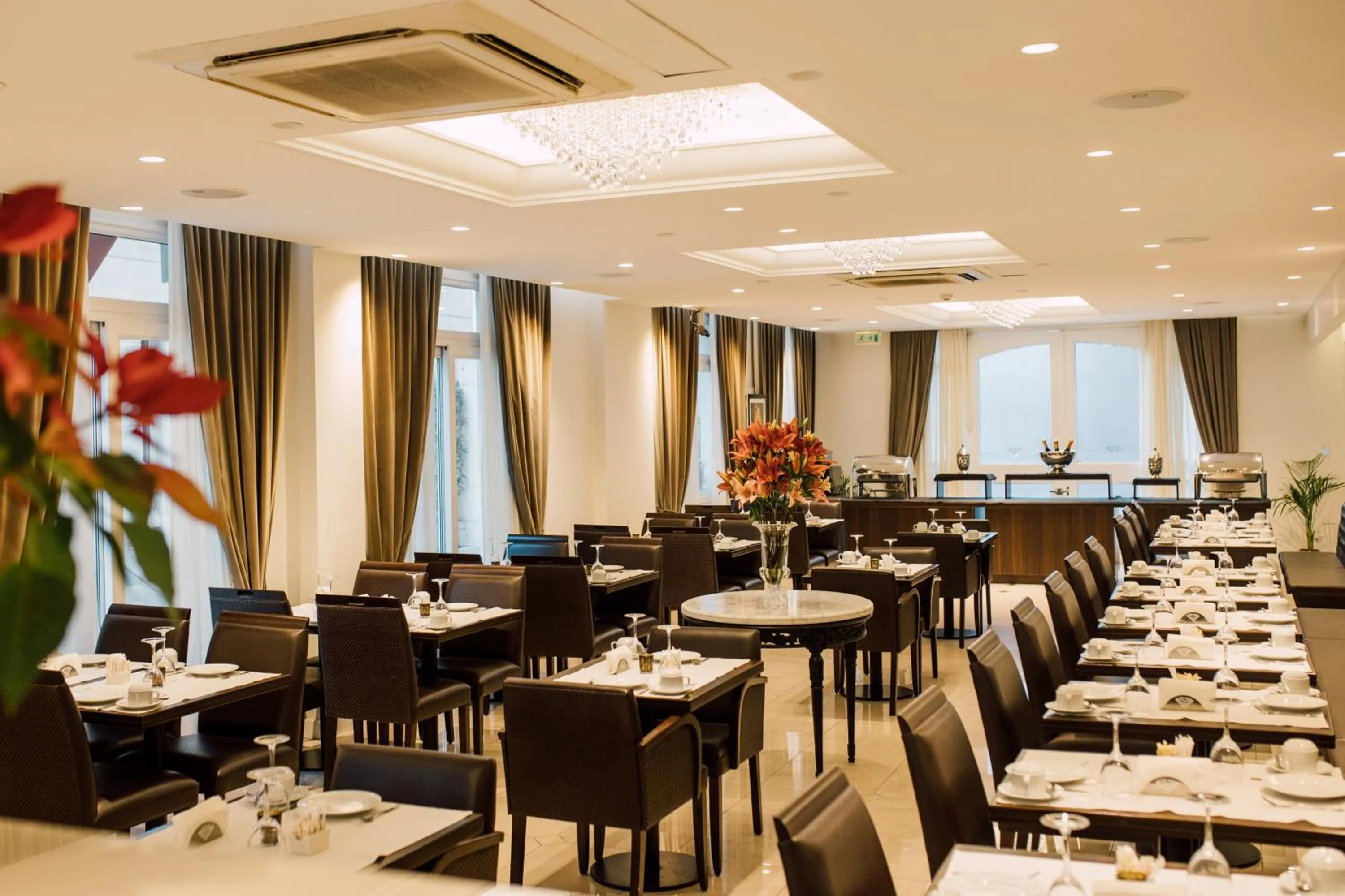 Restaurant/places to eat in Hotel Carat Apart Boutique