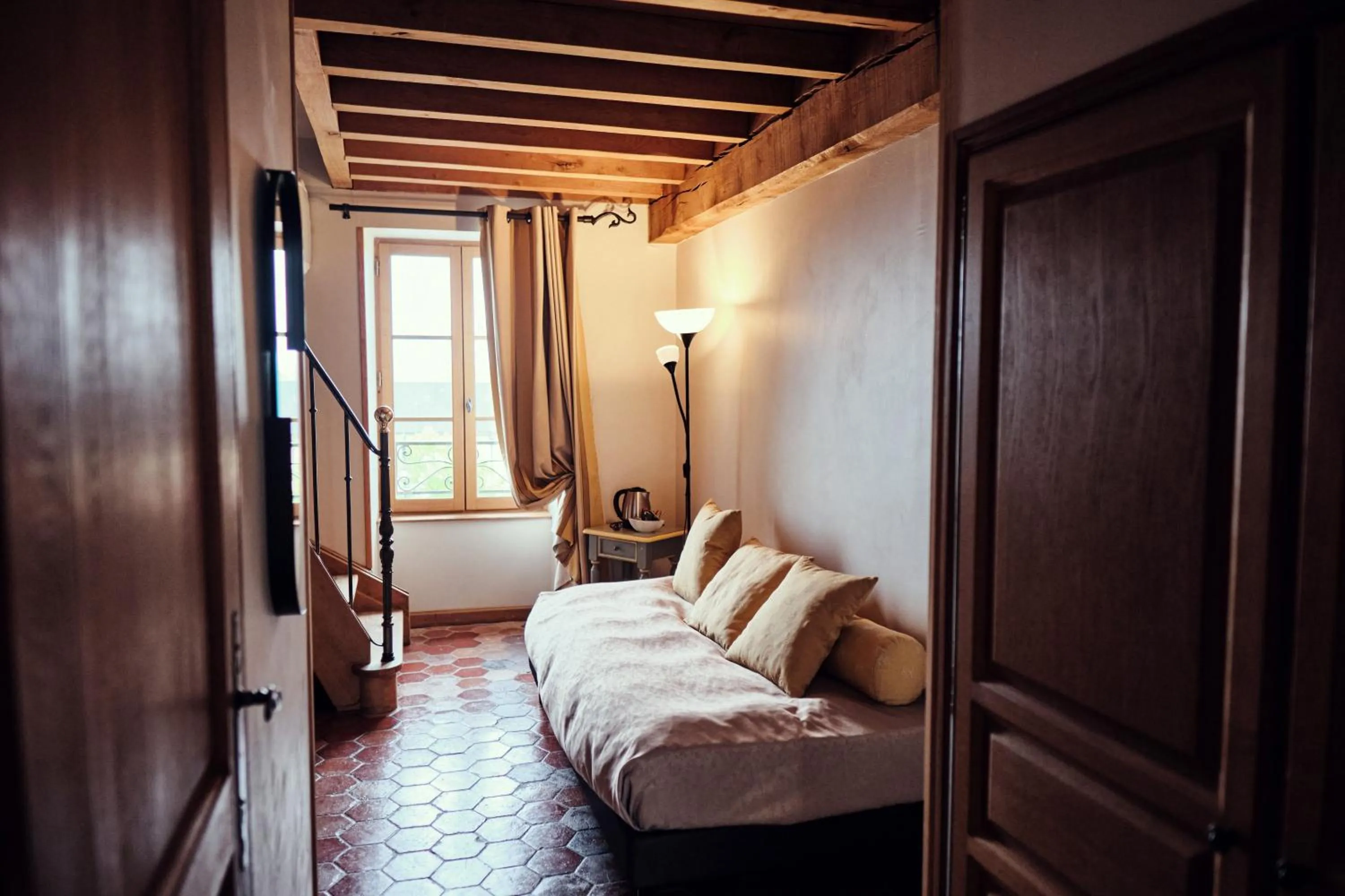 Bed in Hostellerie de la Tour d'Auxois