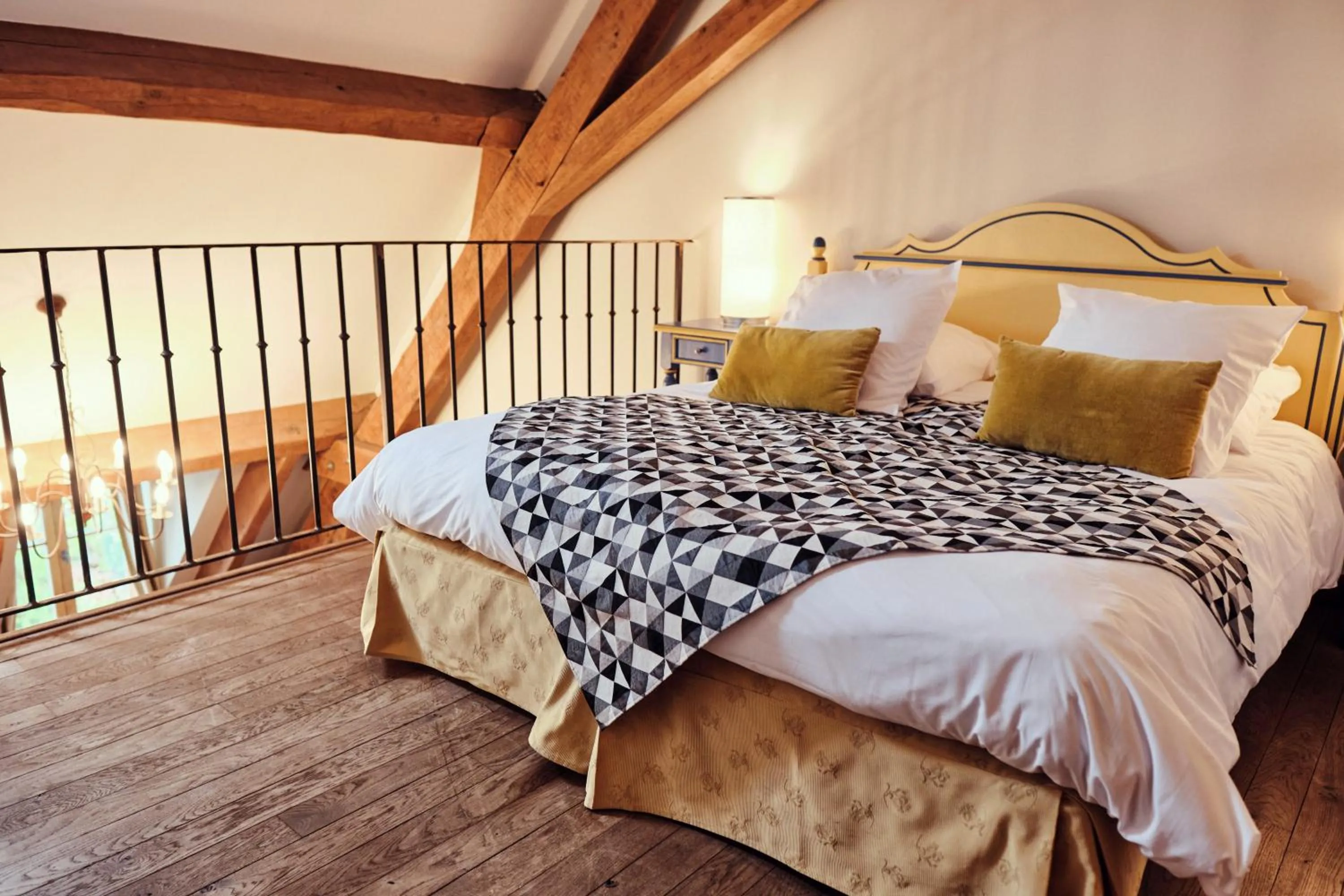 Bed in Hostellerie de la Tour d'Auxois