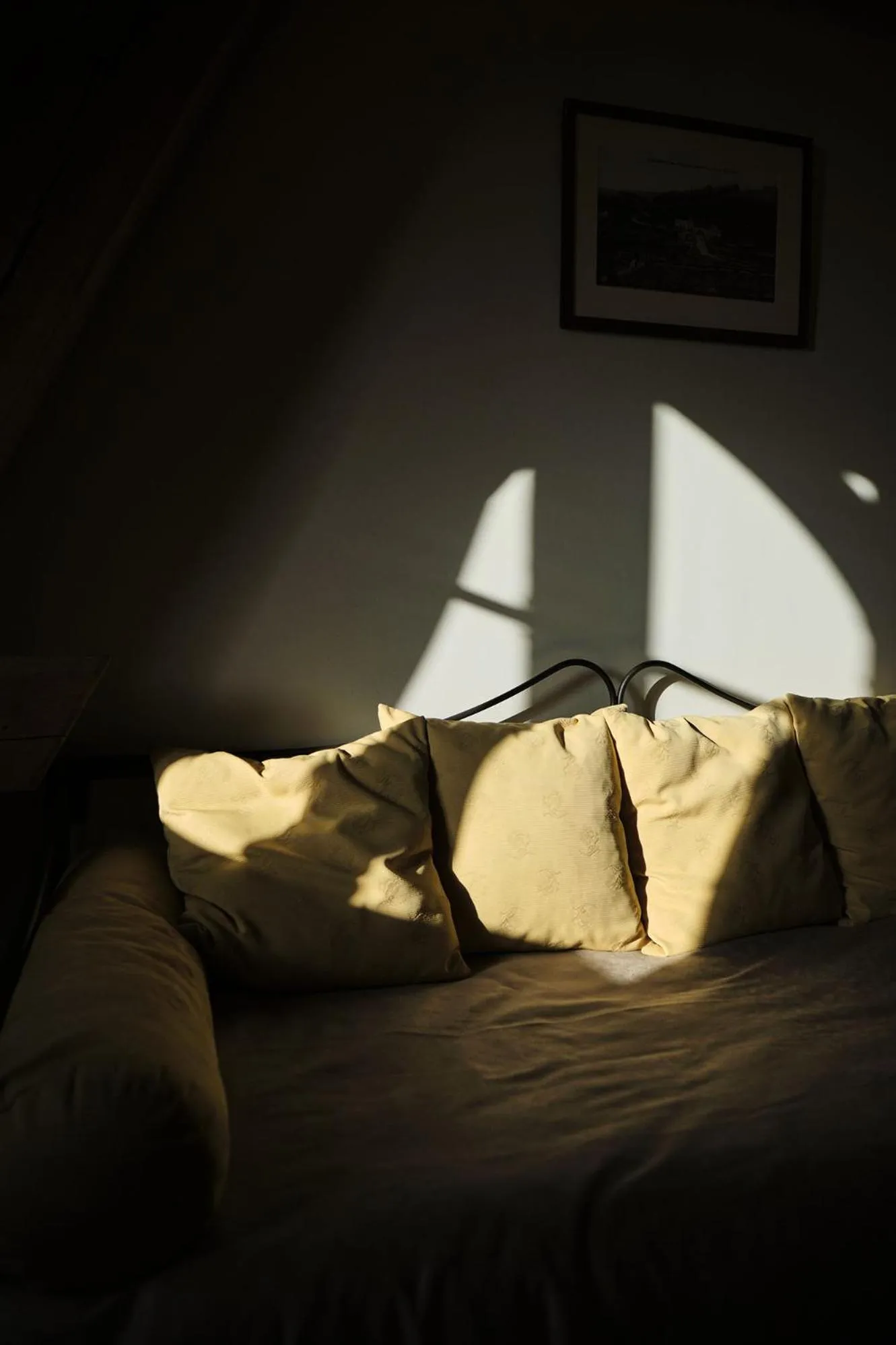 Bed in Hostellerie de la Tour d'Auxois
