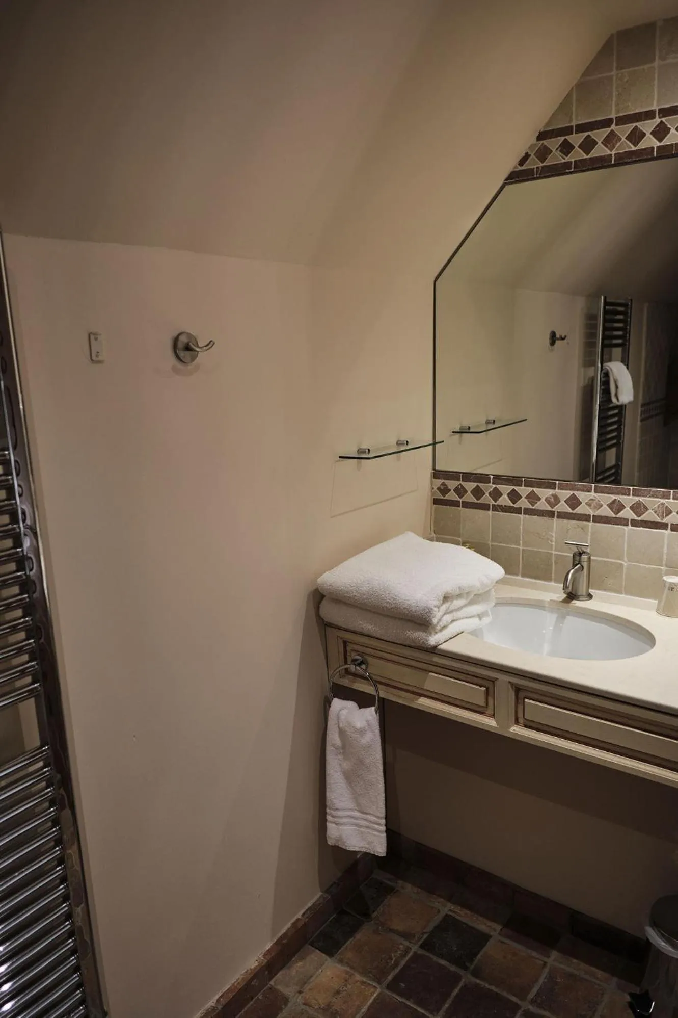 Bathroom in Hostellerie de la Tour d'Auxois