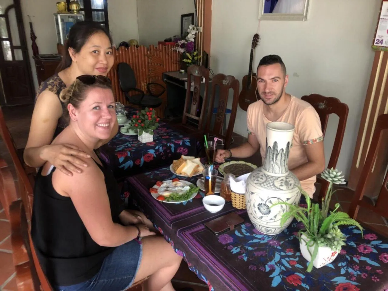 group of guests in Tam Coc - Thành Homestay