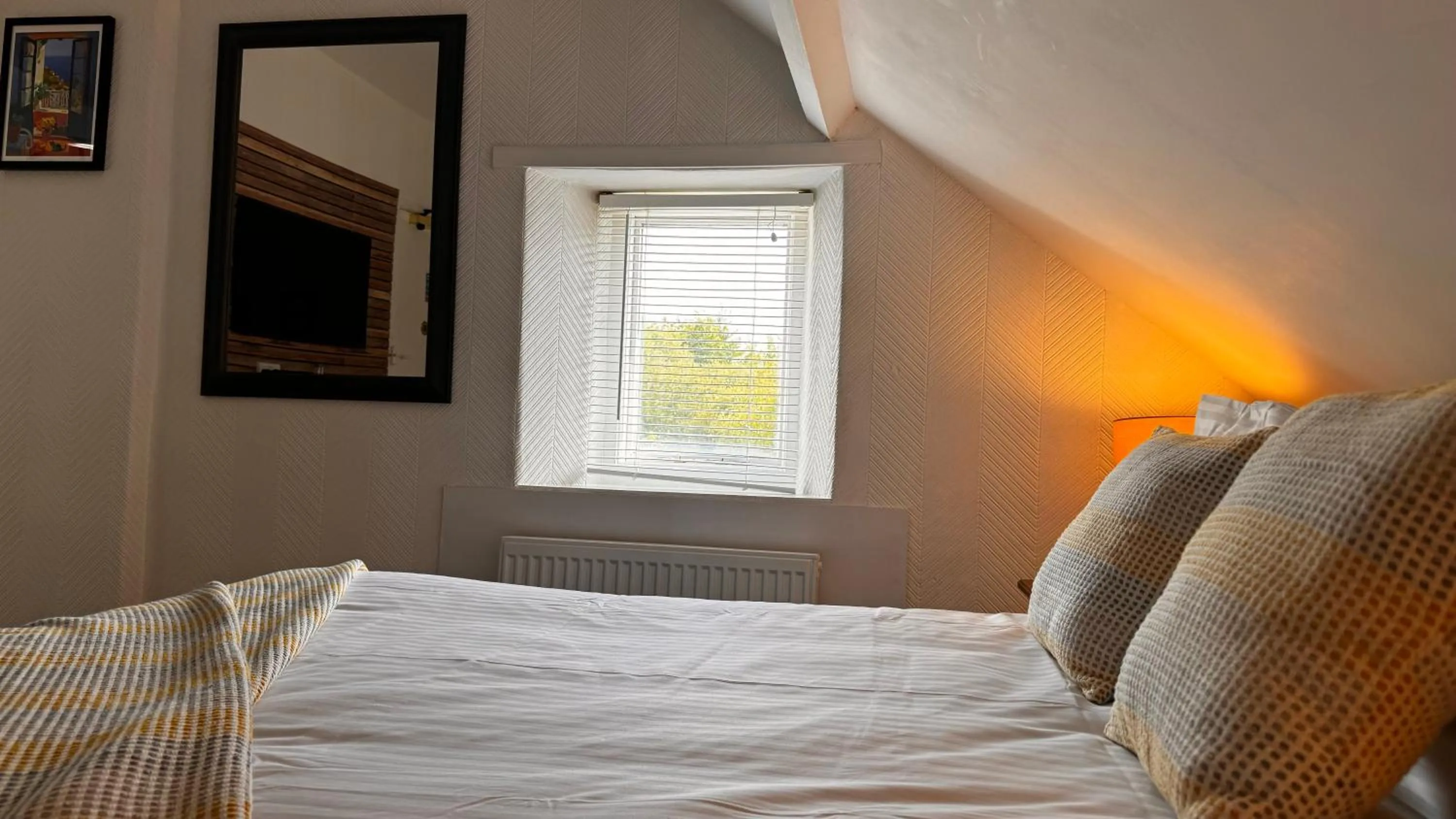 Bedroom, Bed in Watermead House