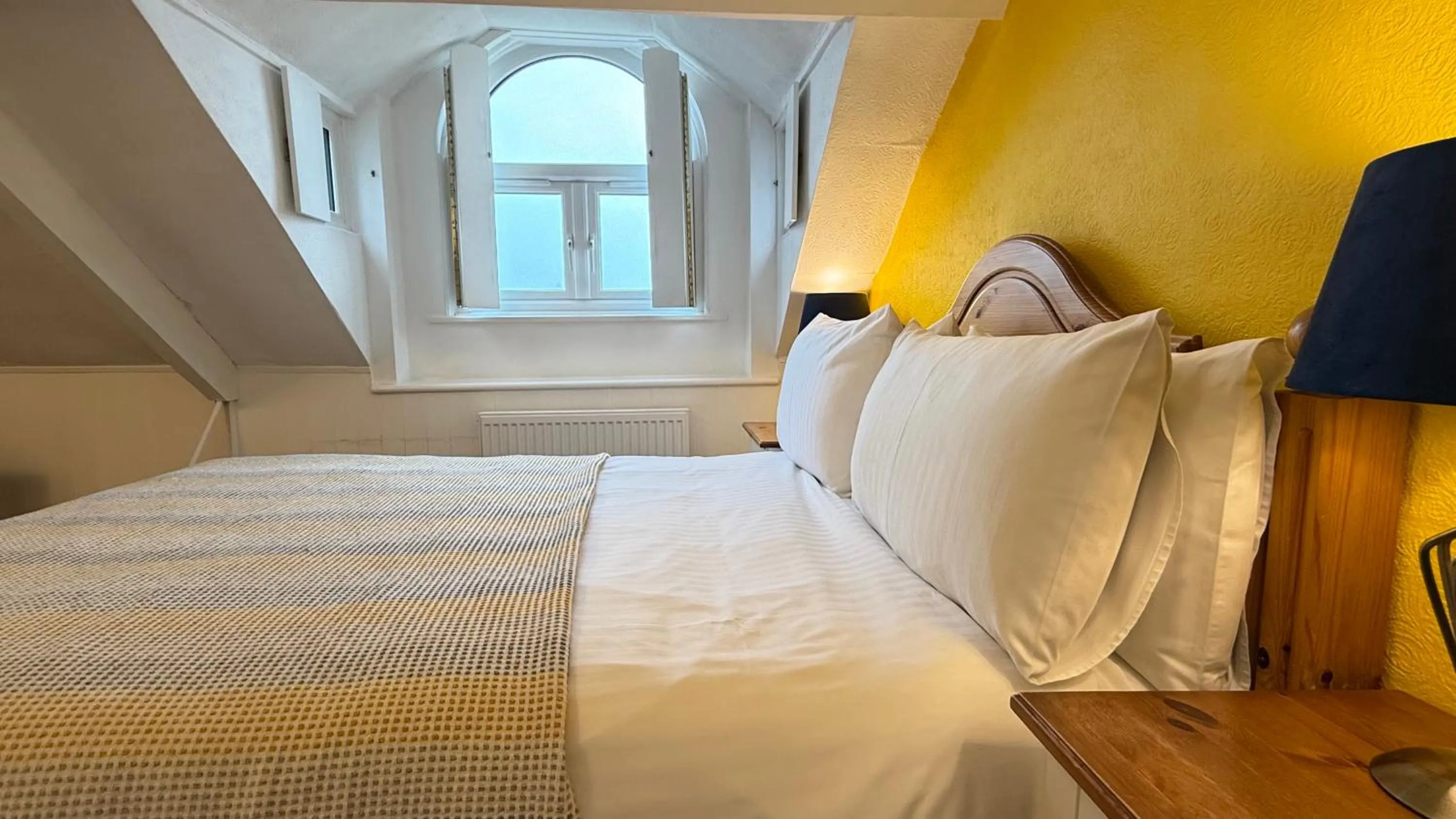 Bedroom, Bed in Watermead House