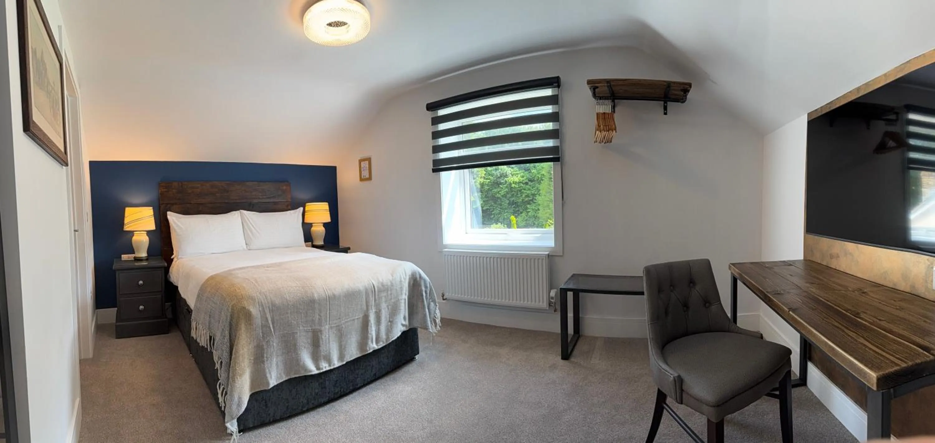 Bedroom, Bed in Watermead House