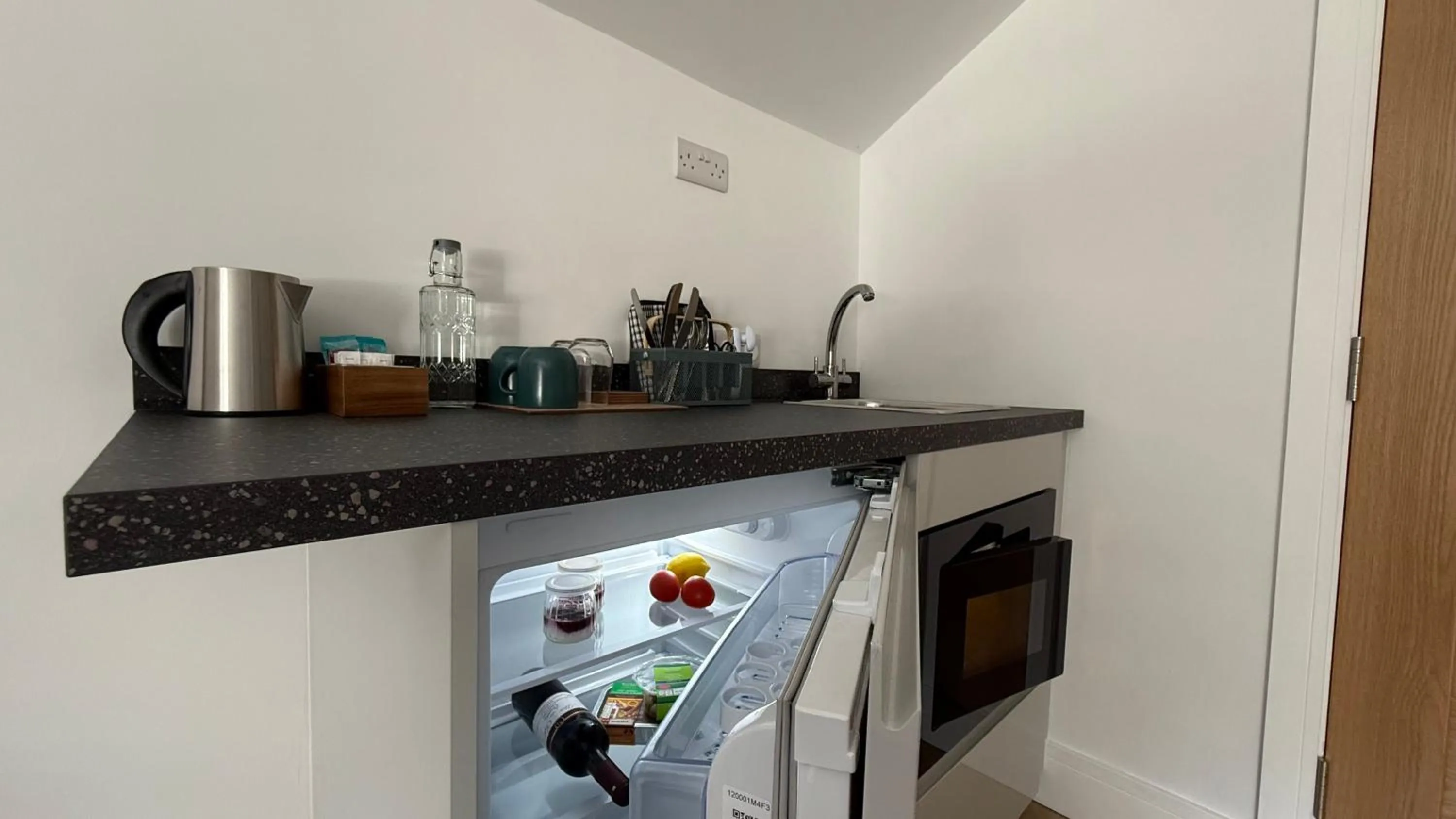 Kitchen or kitchenette in Watermead House