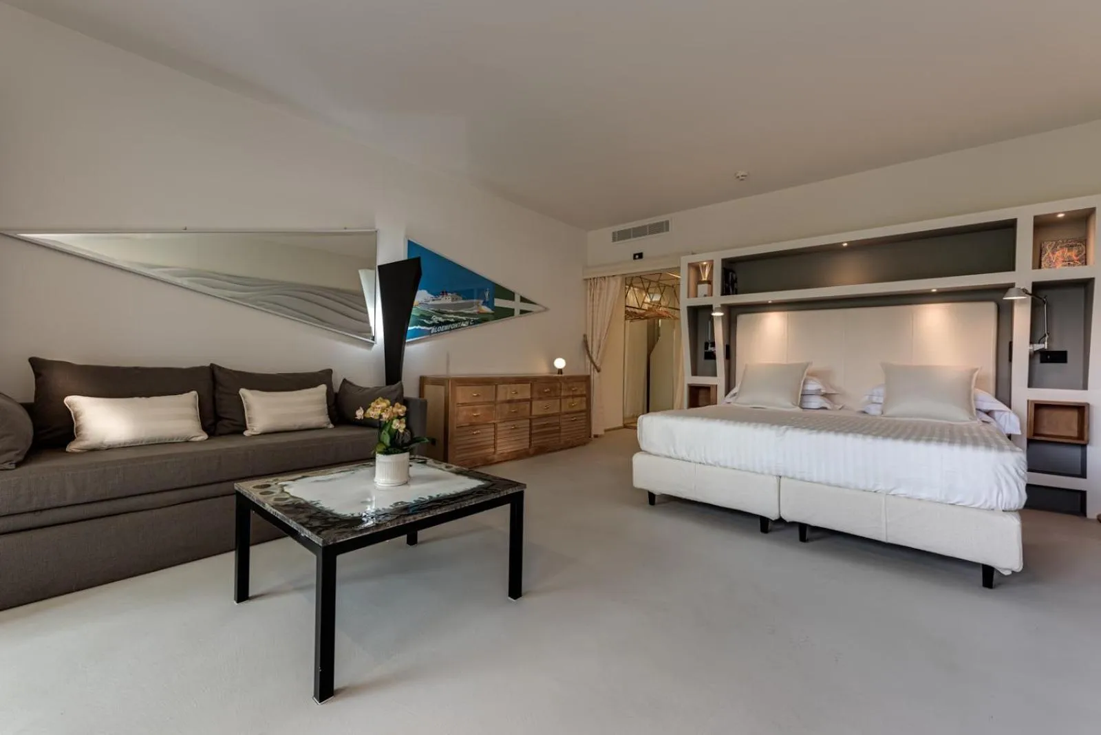 Balcony/Terrace, Bed in Augustus Hotel & Resort