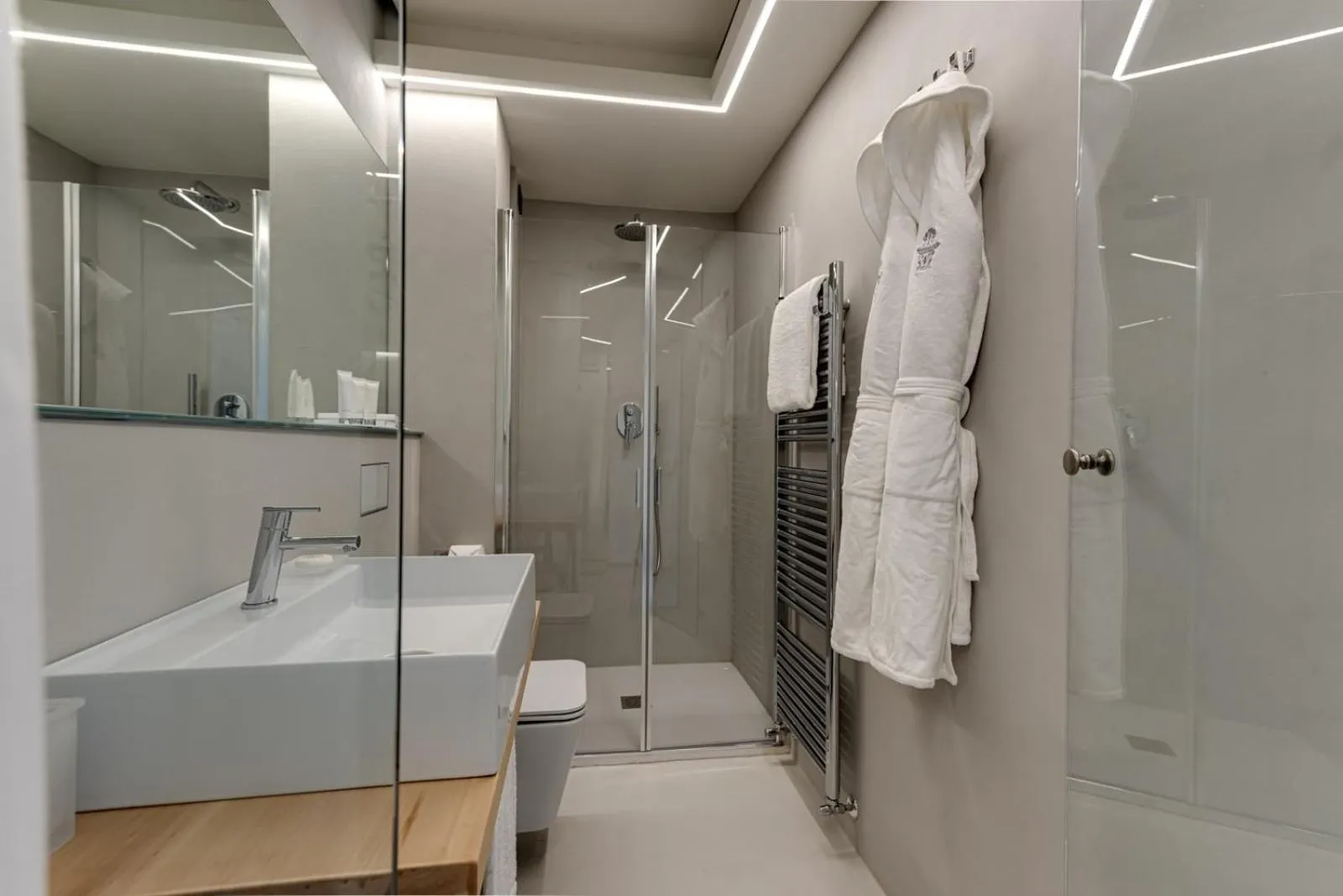 Shower in Augustus Hotel & Resort