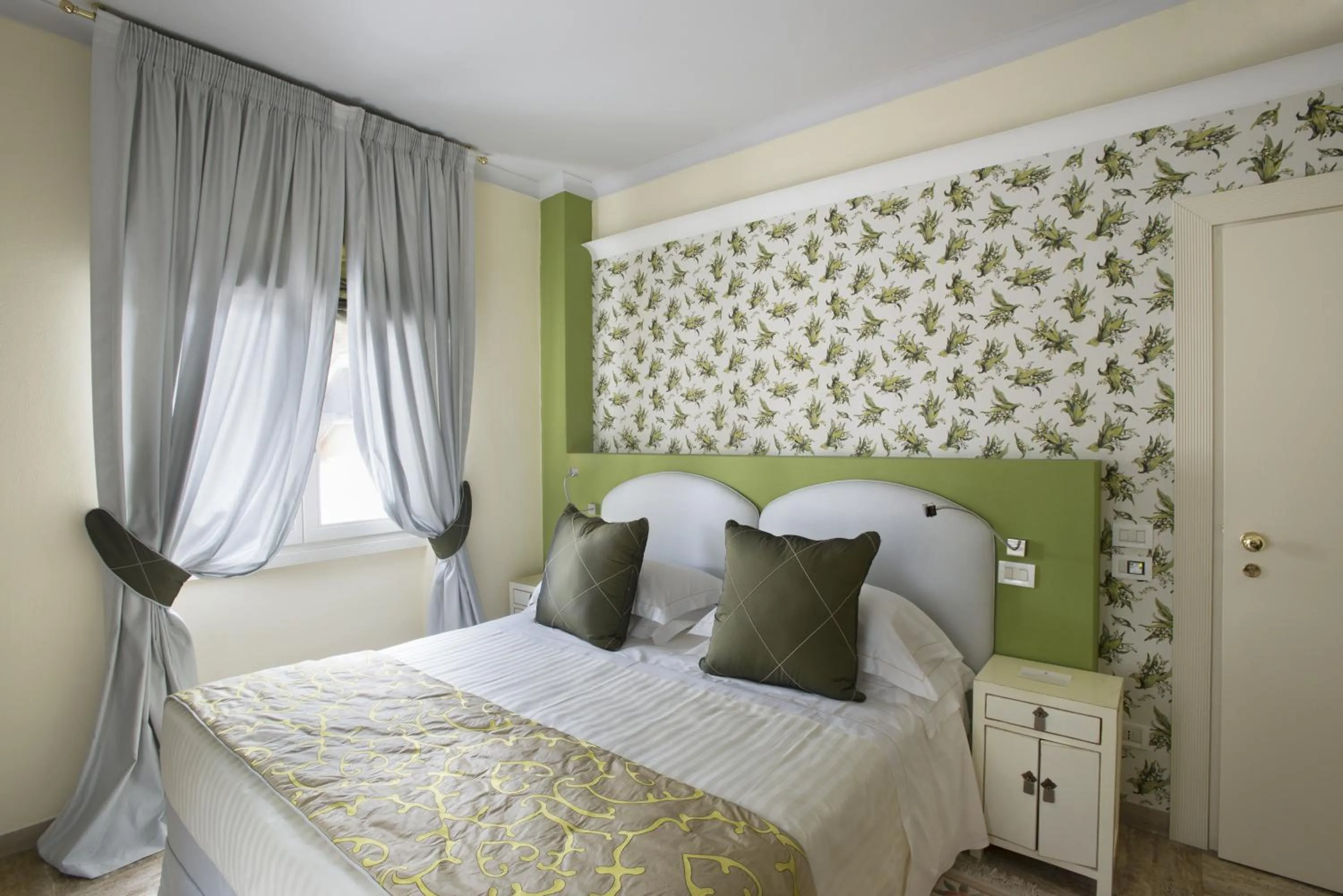 Photo of the whole room, Bed in Augustus Hotel & Resort