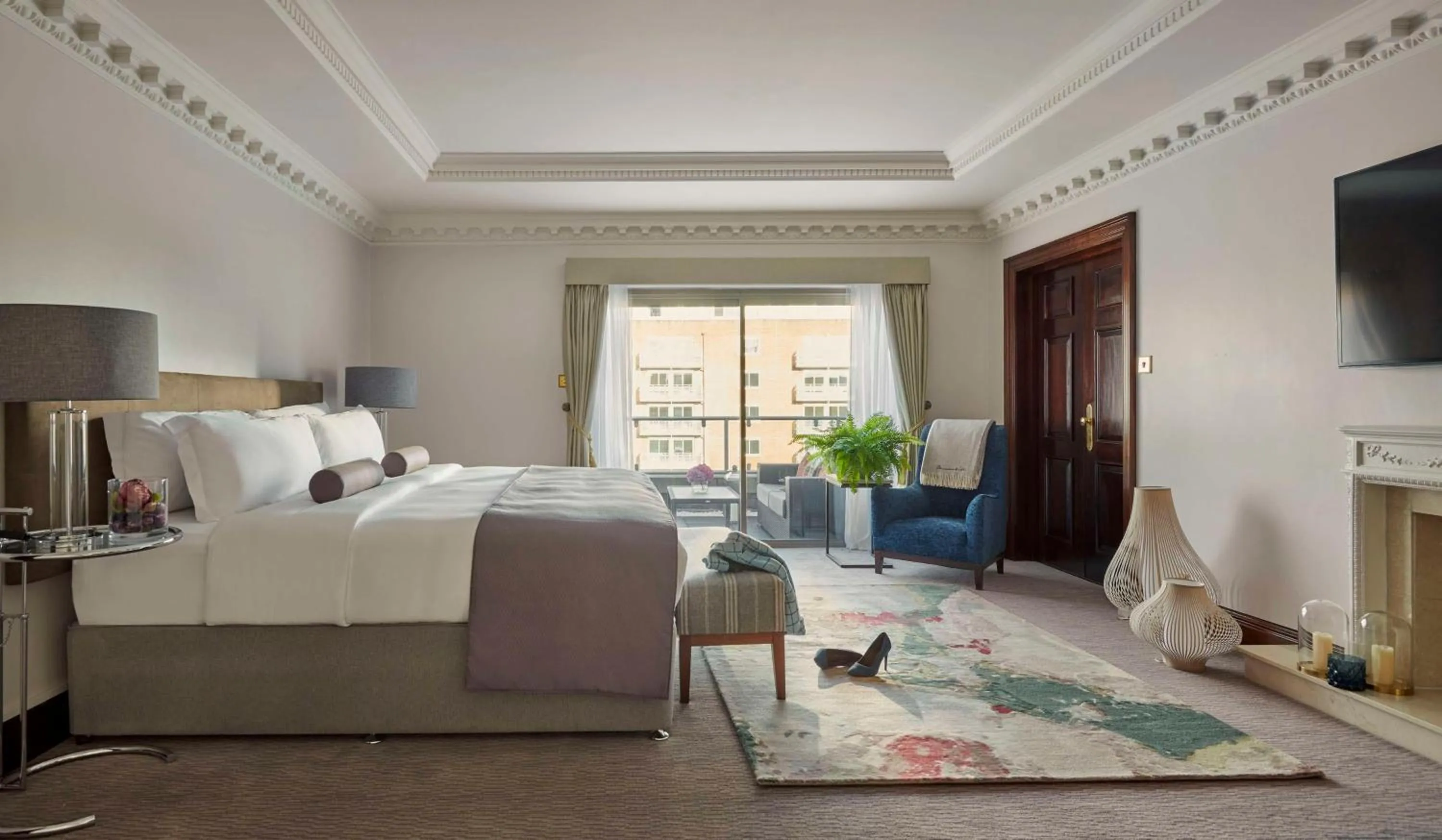 Photo of the whole room, Bed in Hyatt Regency London - The Churchill