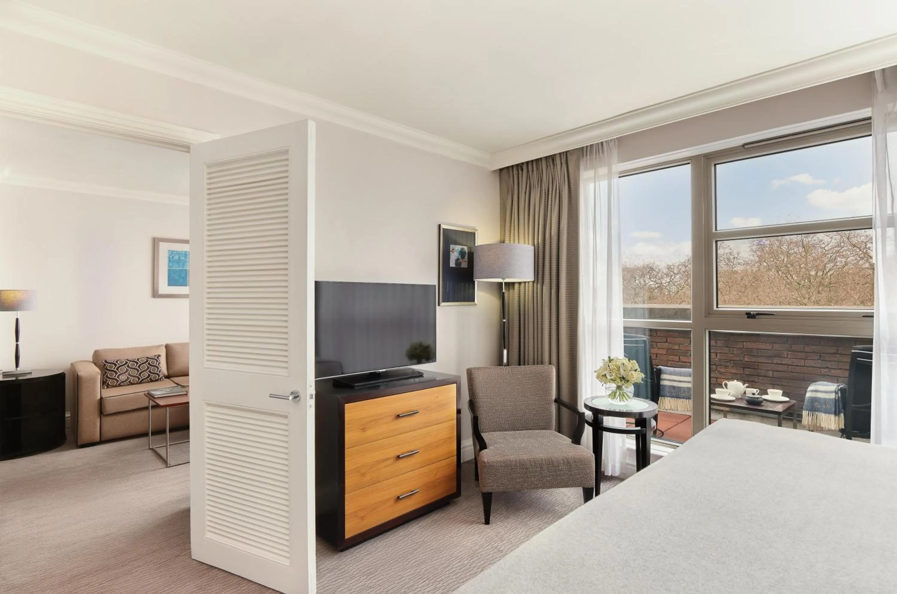 Photo of the whole room, Bed in Hyatt Regency London - The Churchill