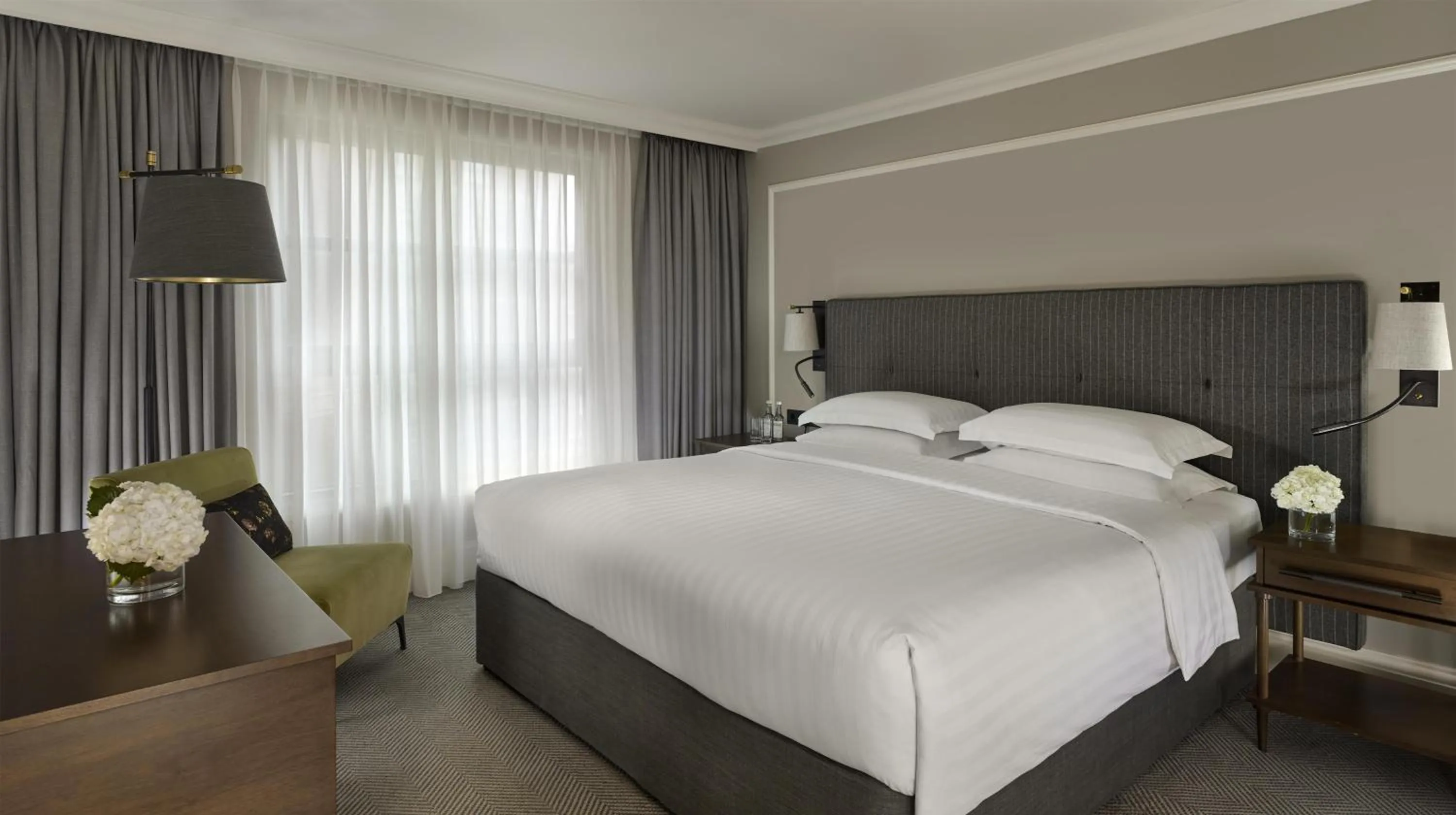 Photo of the whole room, Bed in Hyatt Regency London - The Churchill