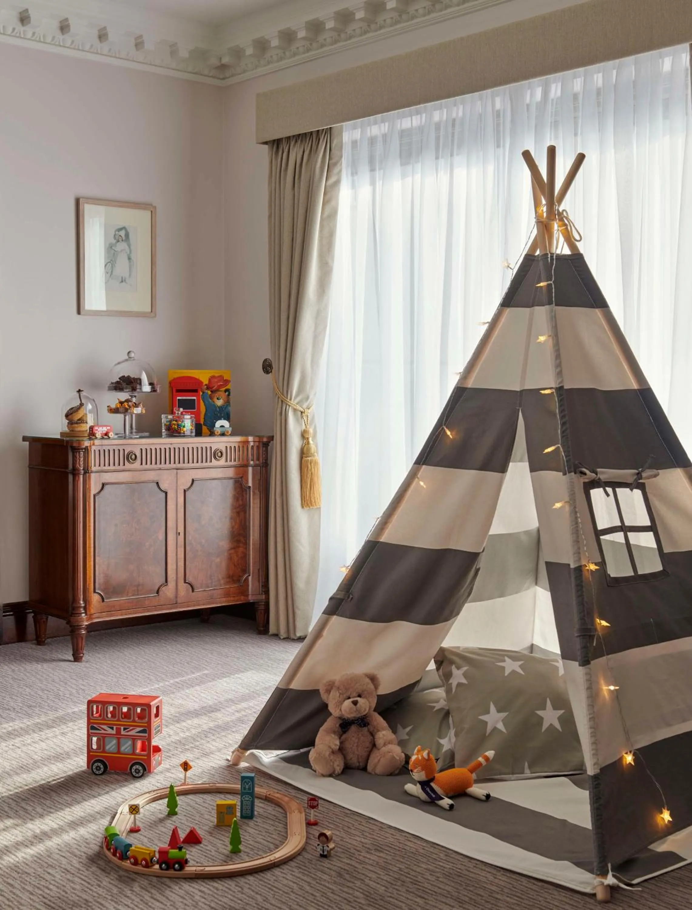 Photo of the whole room in Hyatt Regency London - The Churchill