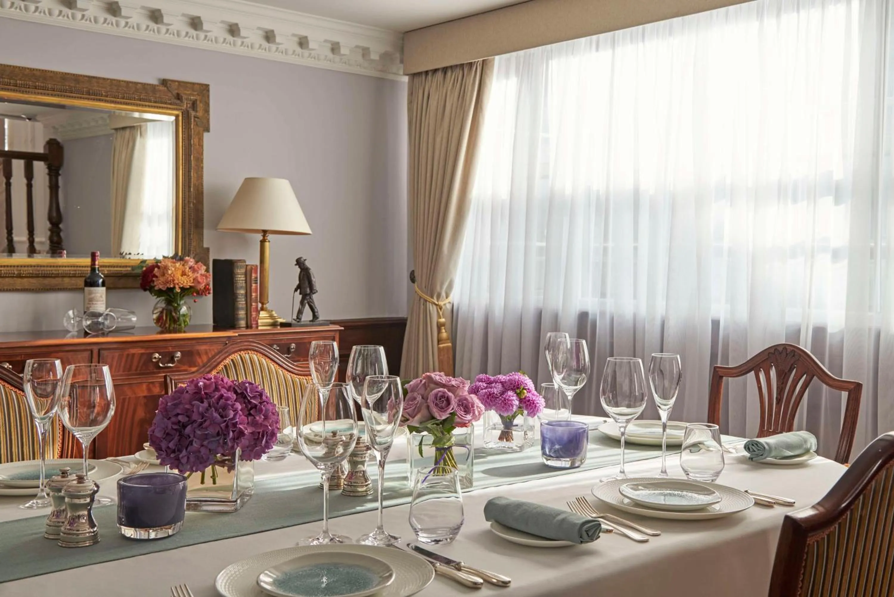 Photo of the whole room in Hyatt Regency London - The Churchill