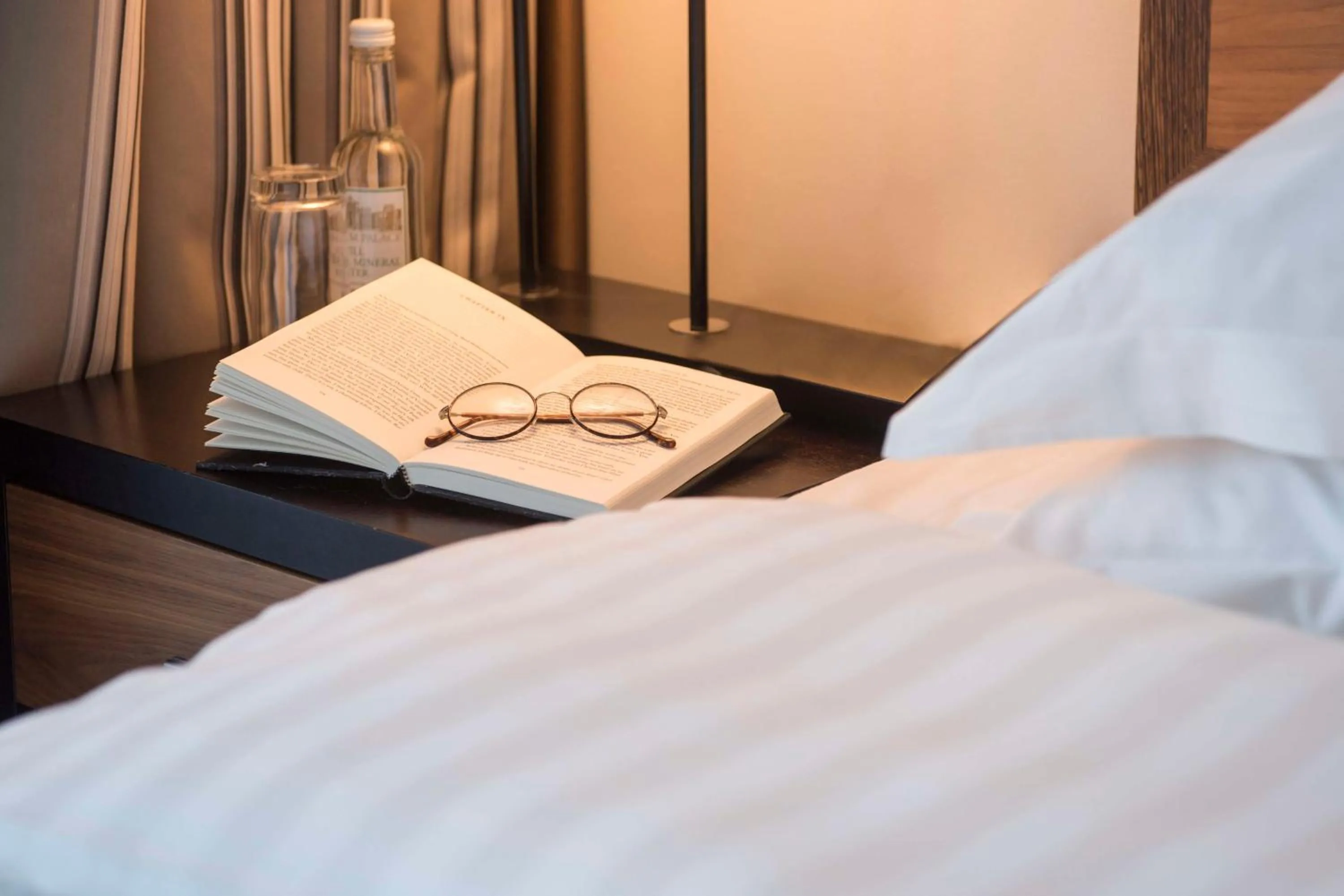 Photo of the whole room, Bed in Hyatt Regency London - The Churchill