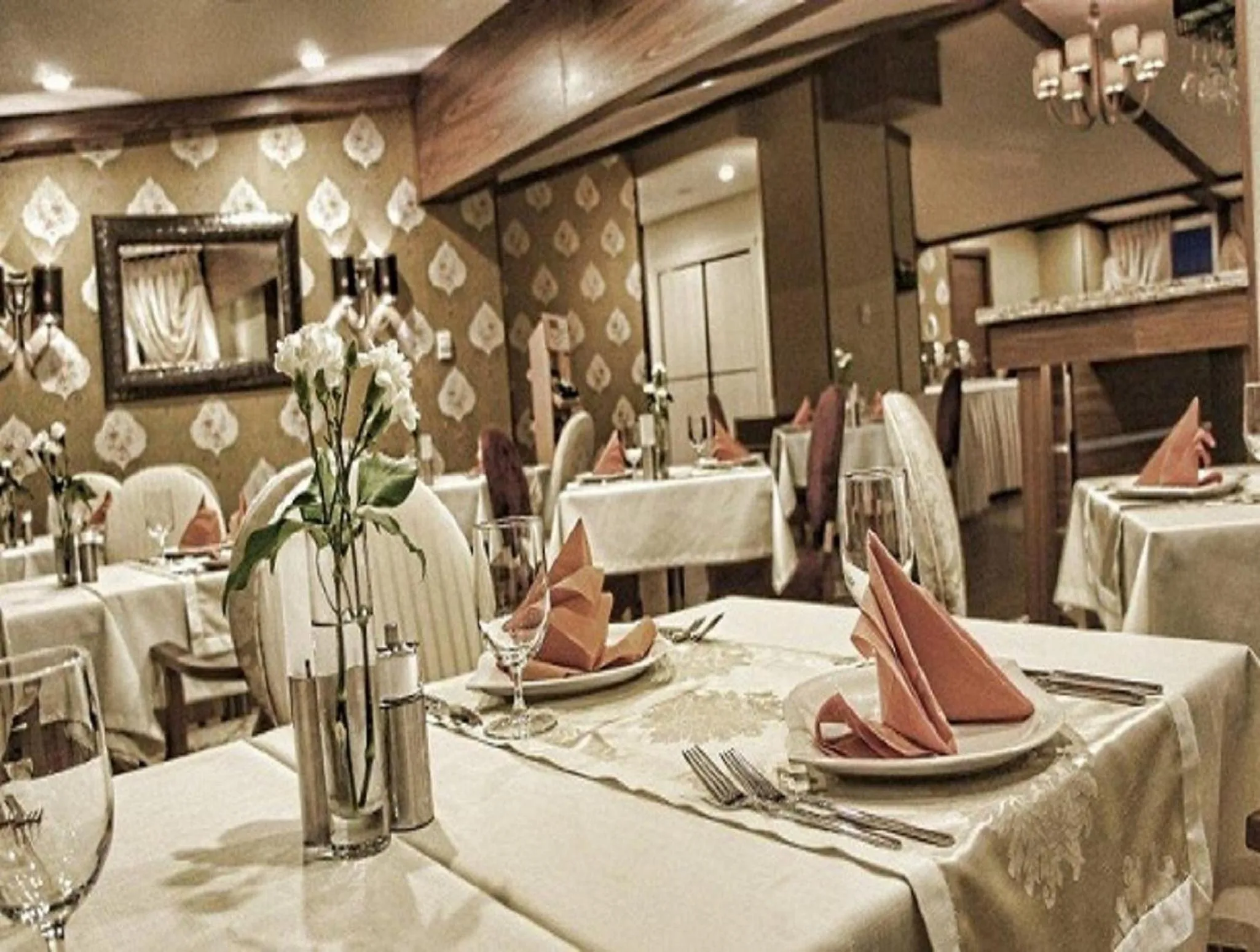 Restaurant/places to eat in Koza Suite Hotel
