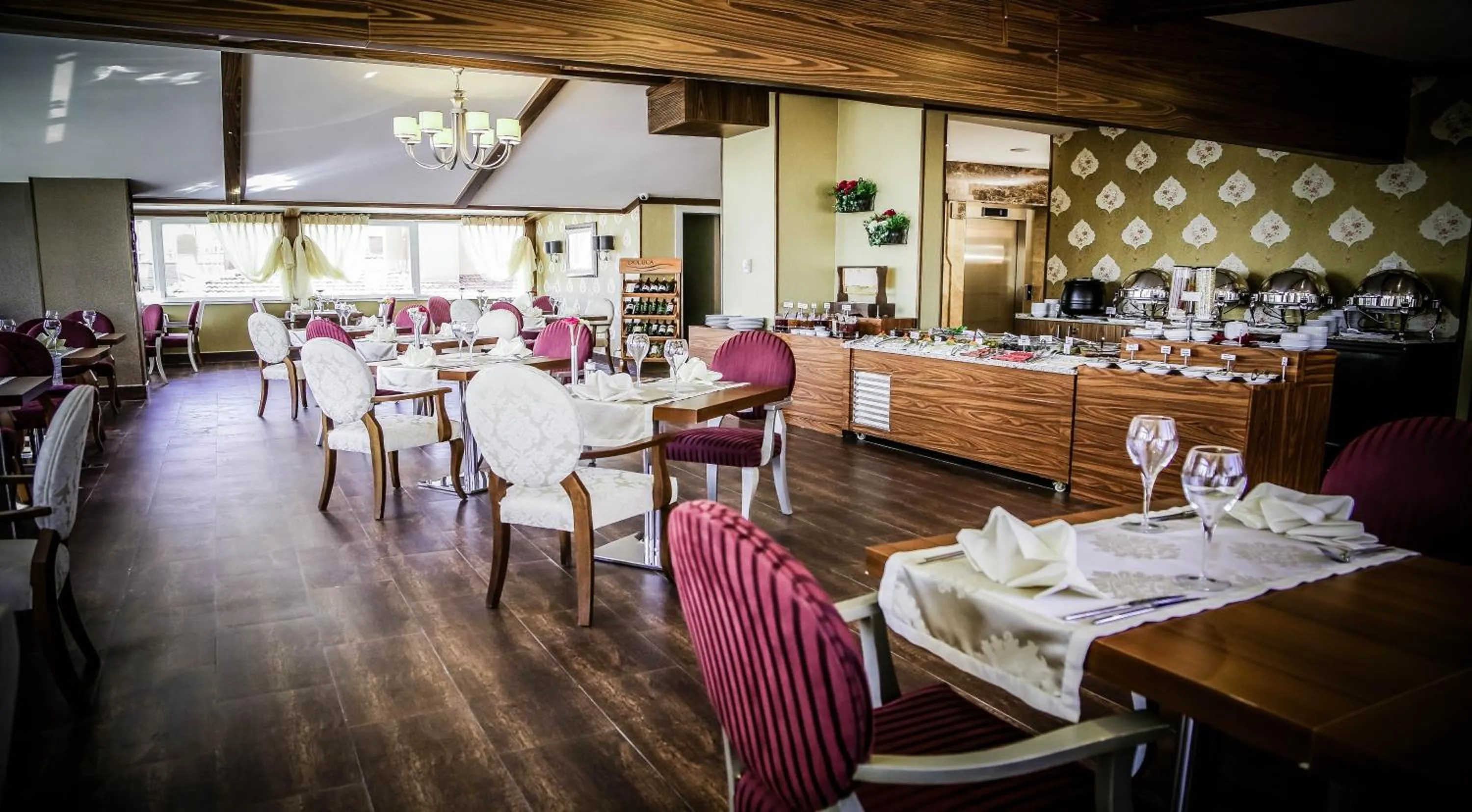 Restaurant/places to eat in Koza Suite Hotel