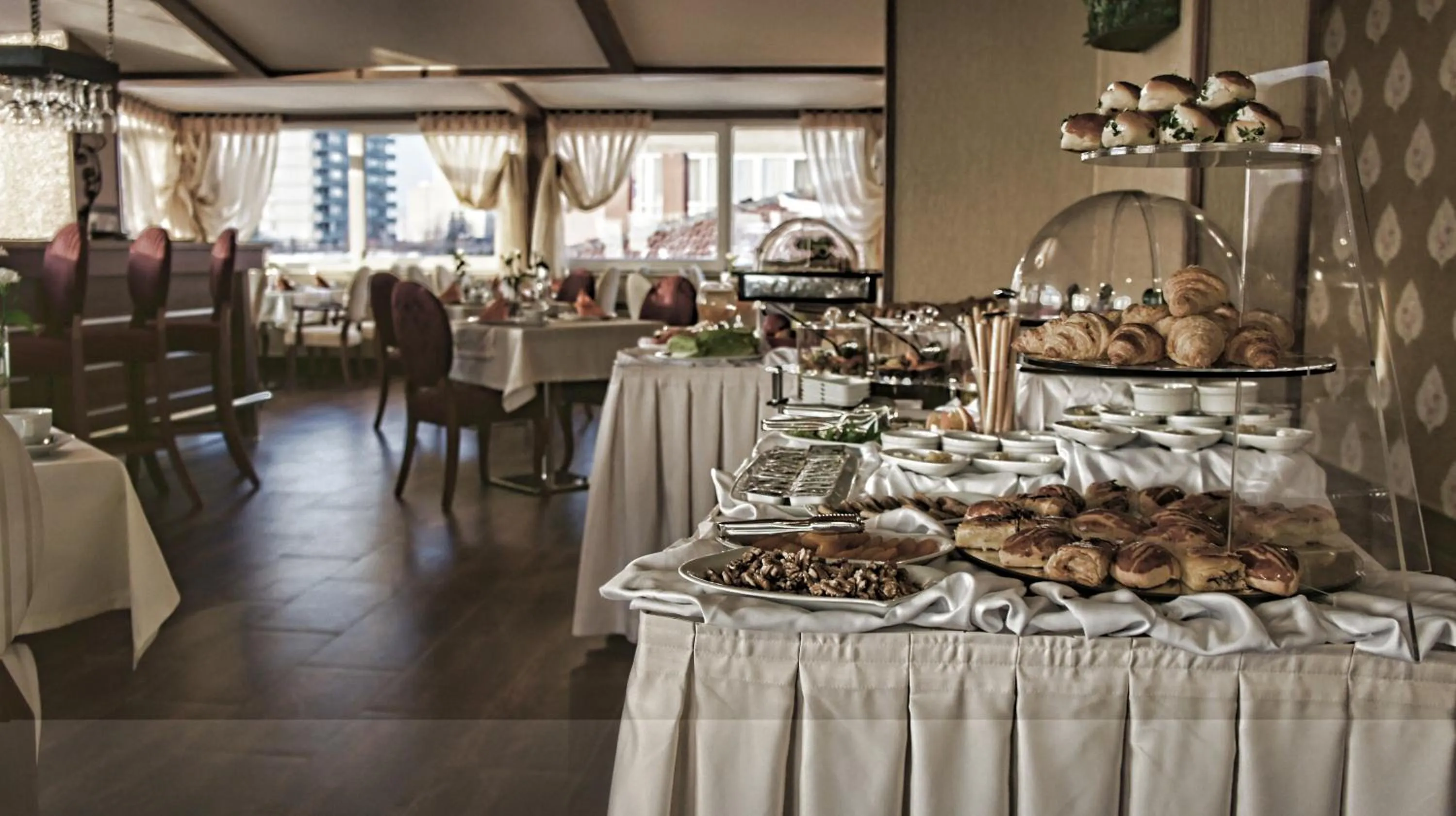 Restaurant/places to eat in Koza Suite Hotel