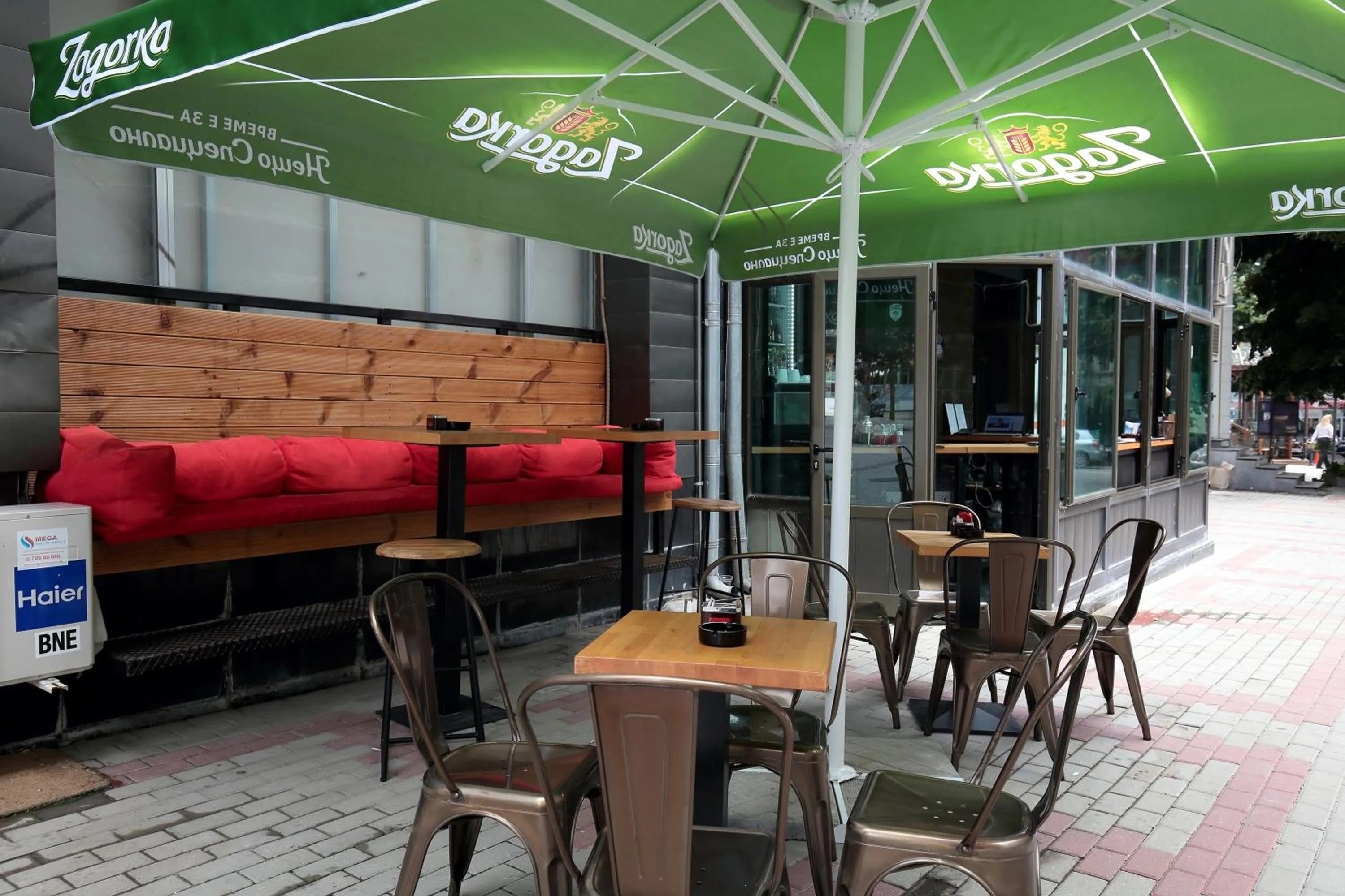 Restaurant/places to eat in Hostel Musala