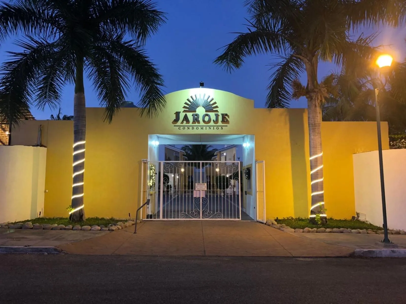 Facade/entrance in Condominios JAROJE