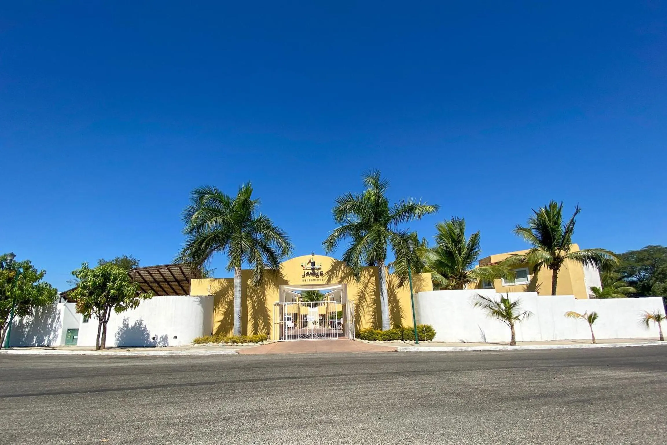 Property building in Condominios JAROJE