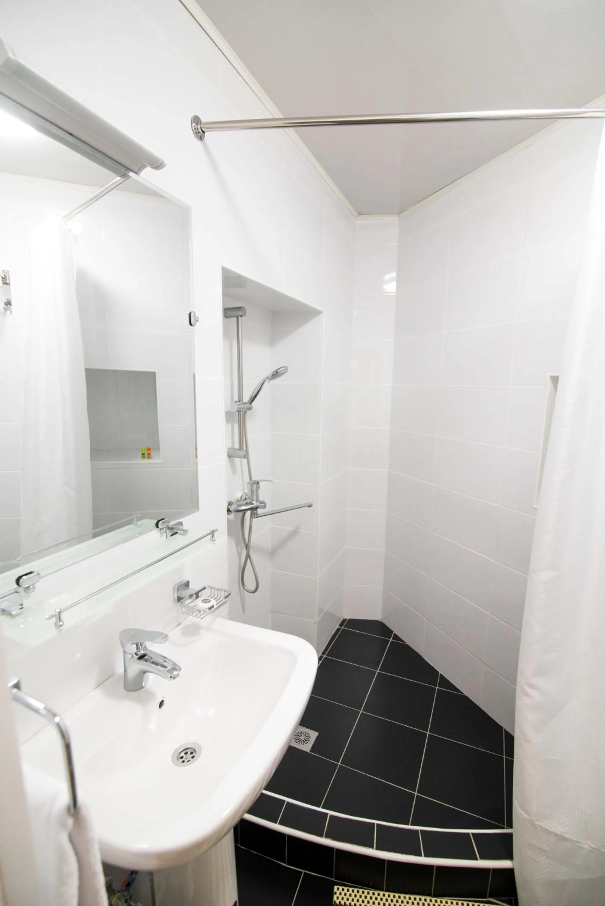 Shower in Boutique Hotel Minzifa