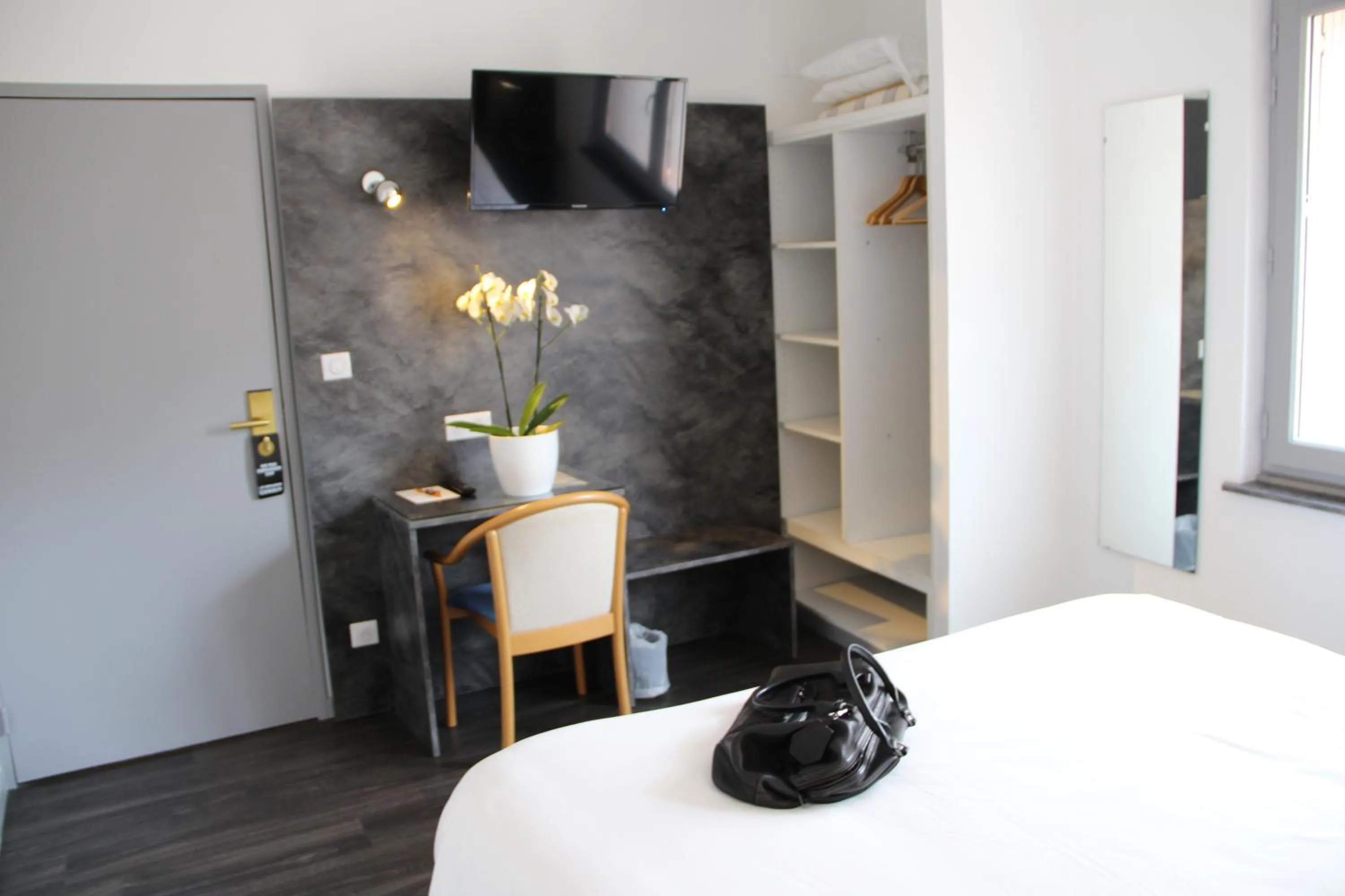 Bedroom, Bed in le tout va bien