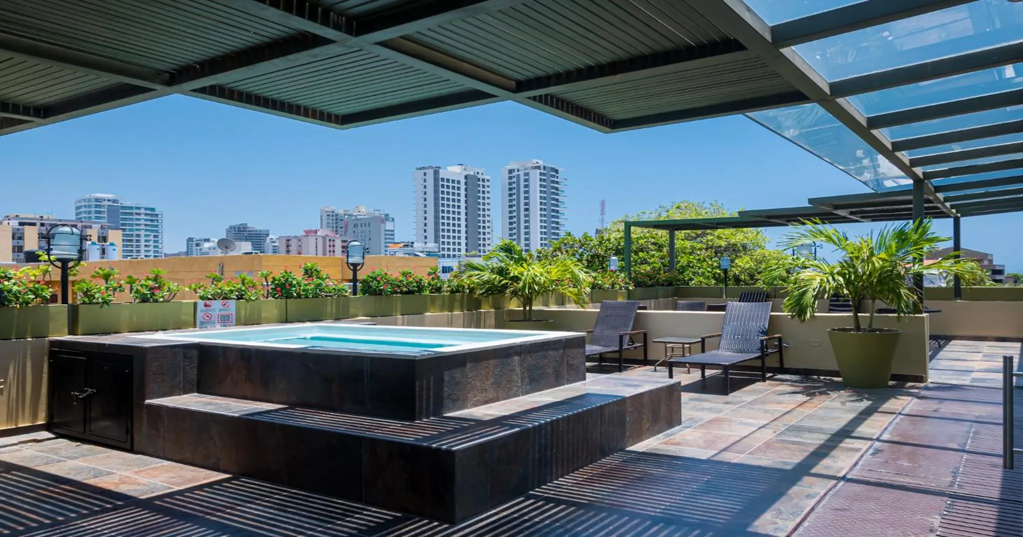 Hot Tub in Oasis Fresh Hotel