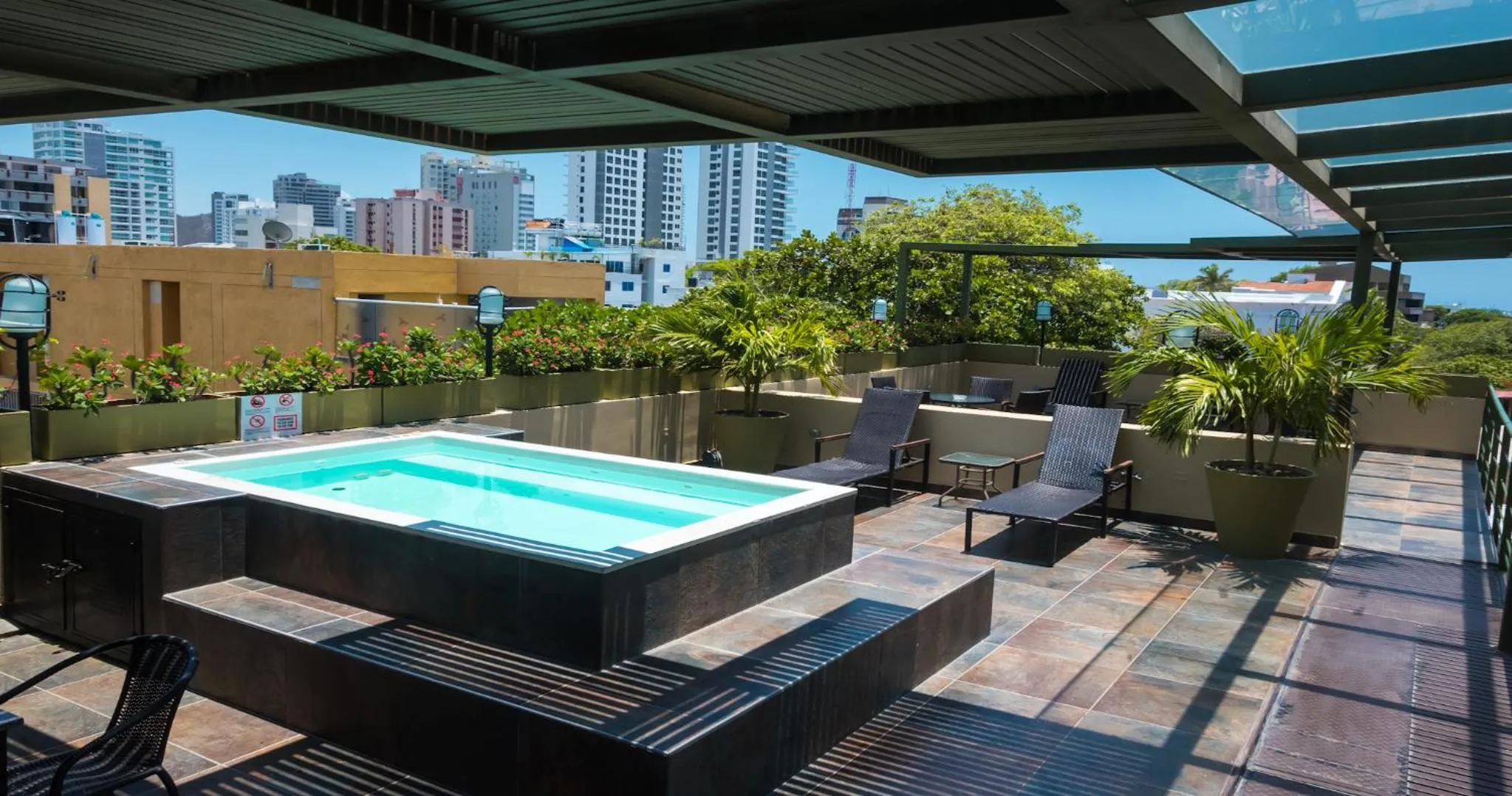 Hot Tub in Oasis Fresh Hotel