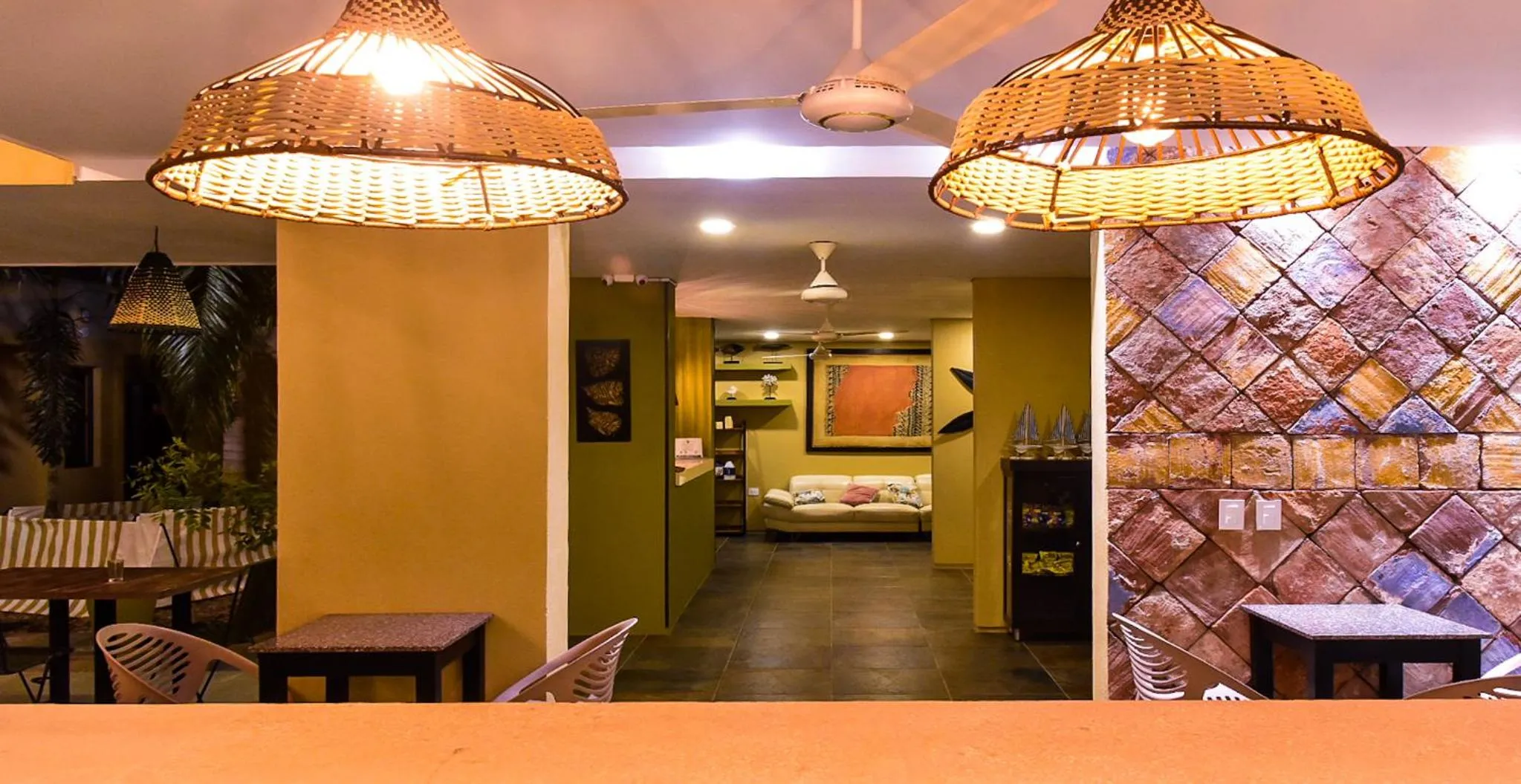 Restaurant/places to eat in Oasis Fresh Hotel