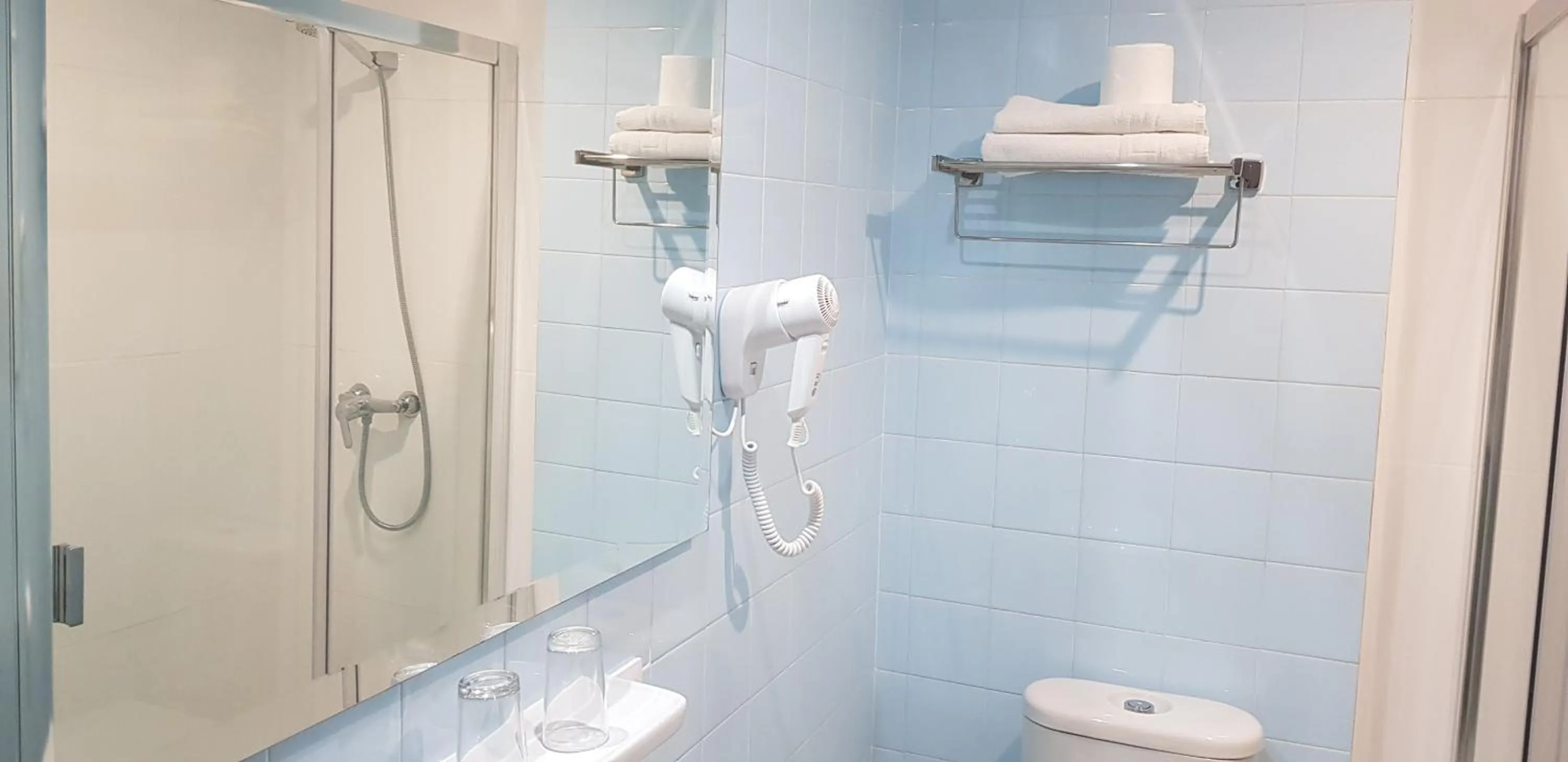 Bathroom in Hotel Sur