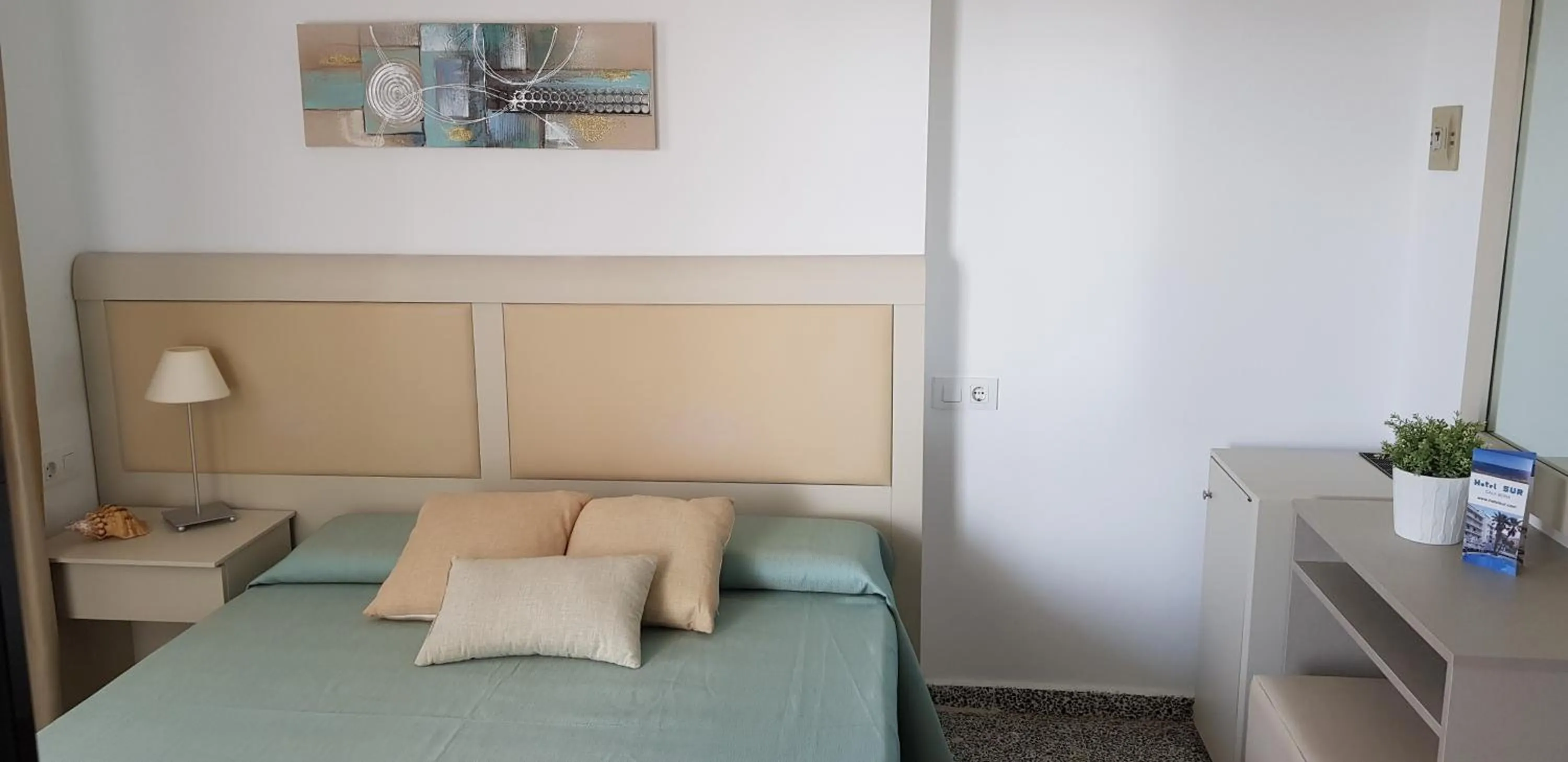 Bedroom, Bed in Hotel Sur