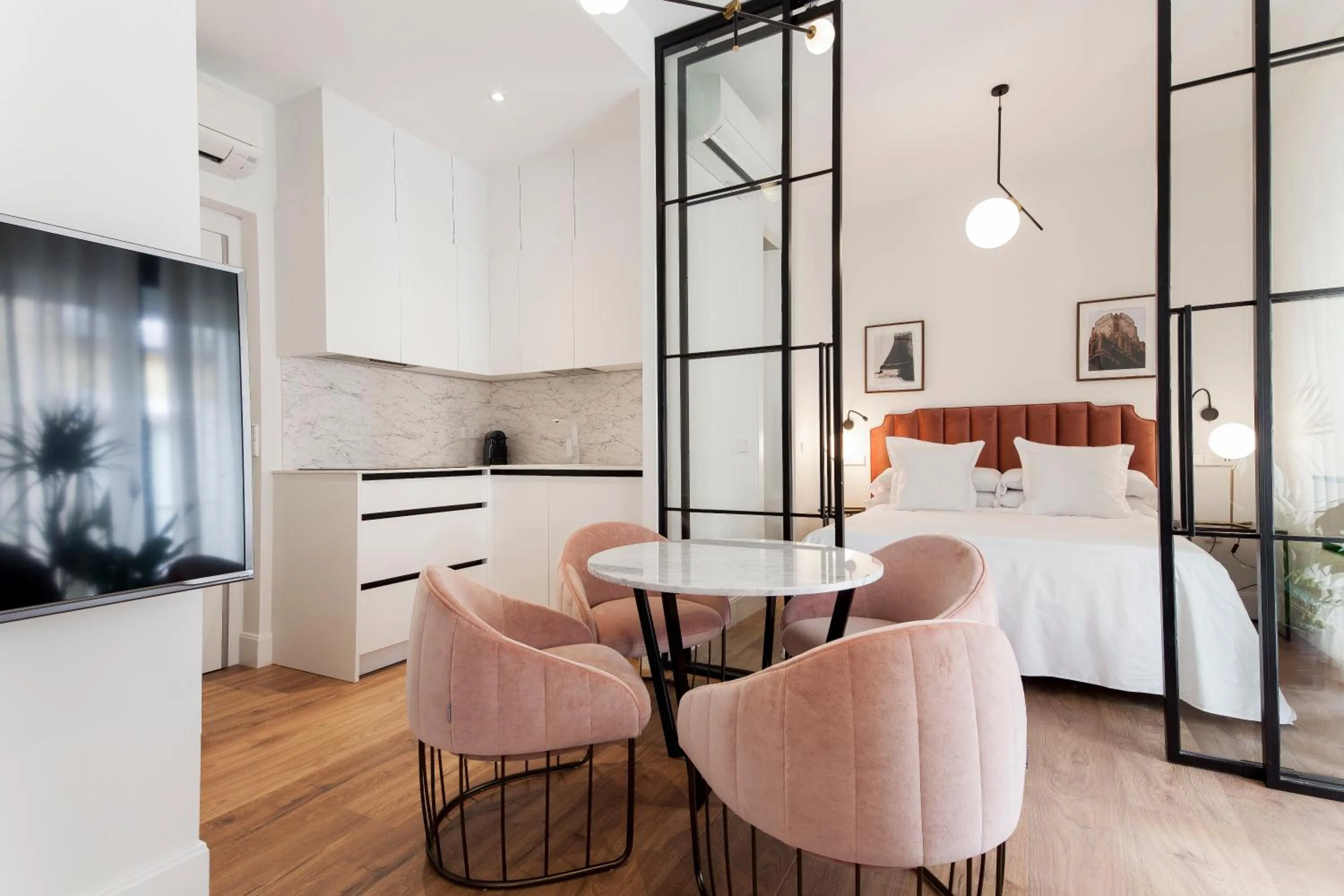 Dining area, Bed in Mante House - Malasaña Design