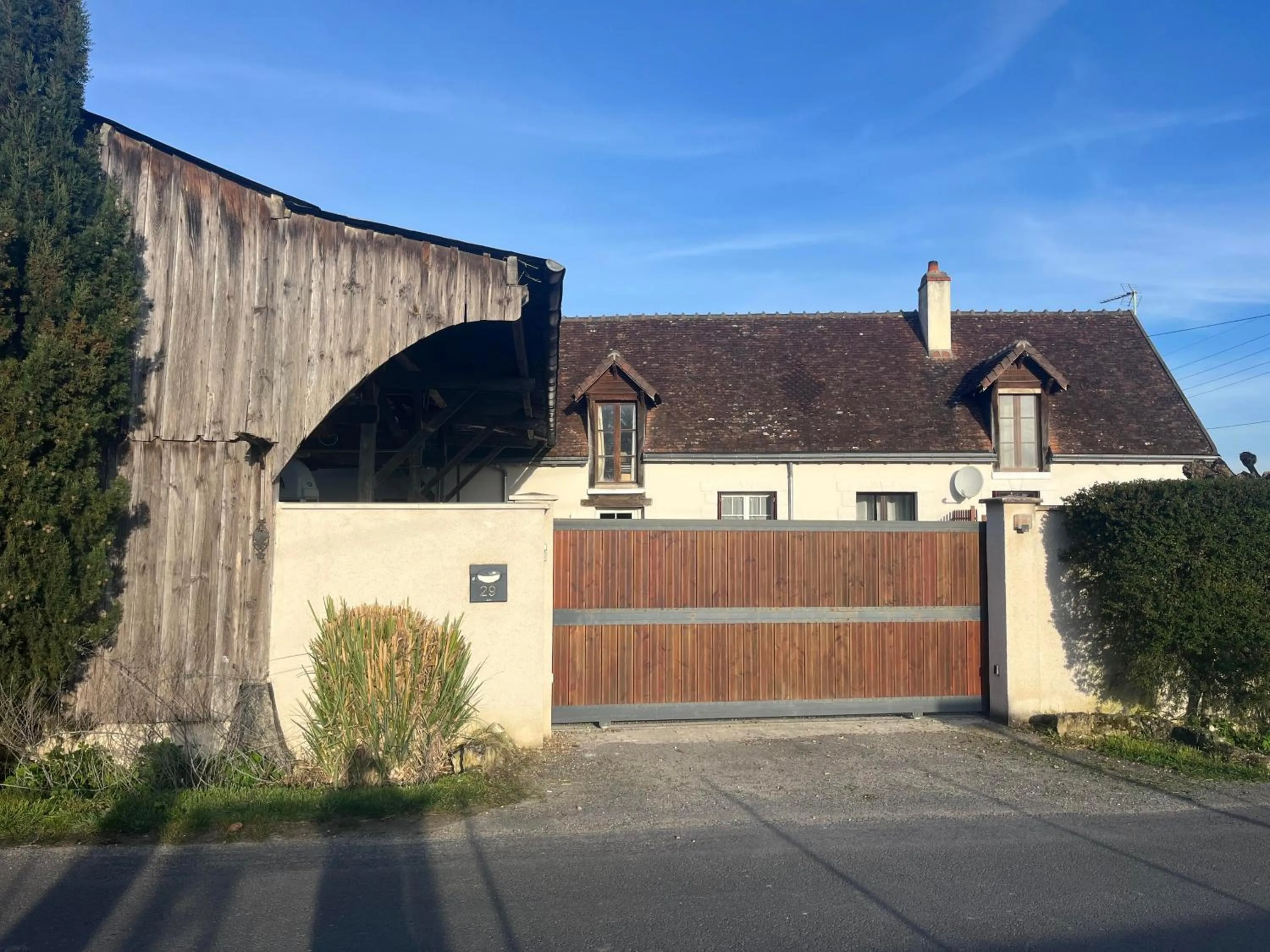 Property building in Chambres d'Hôtes La Vallée des Vignes