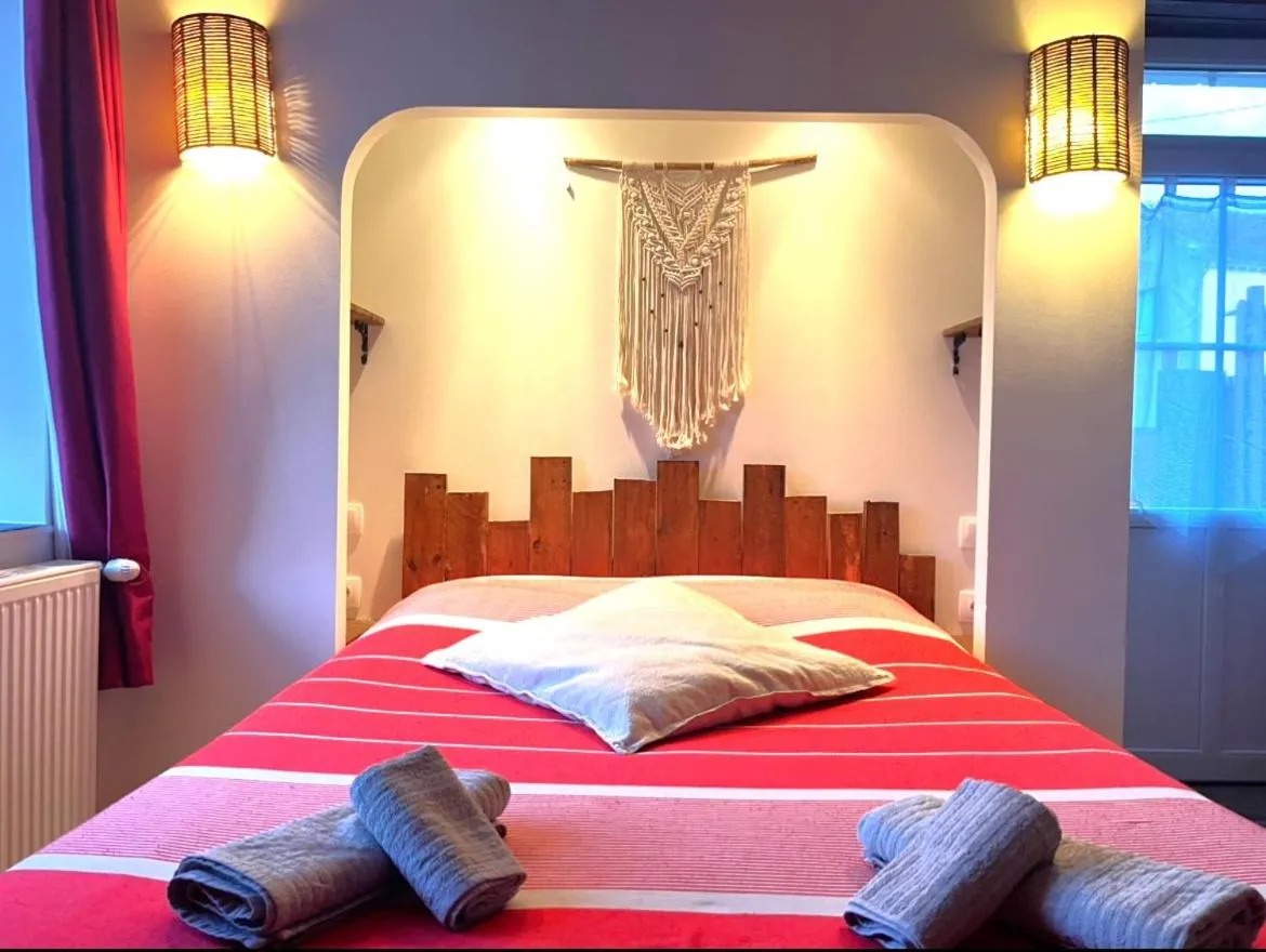 Photo of the whole room, Bed in Chambres d'Hôtes La Vallée des Vignes