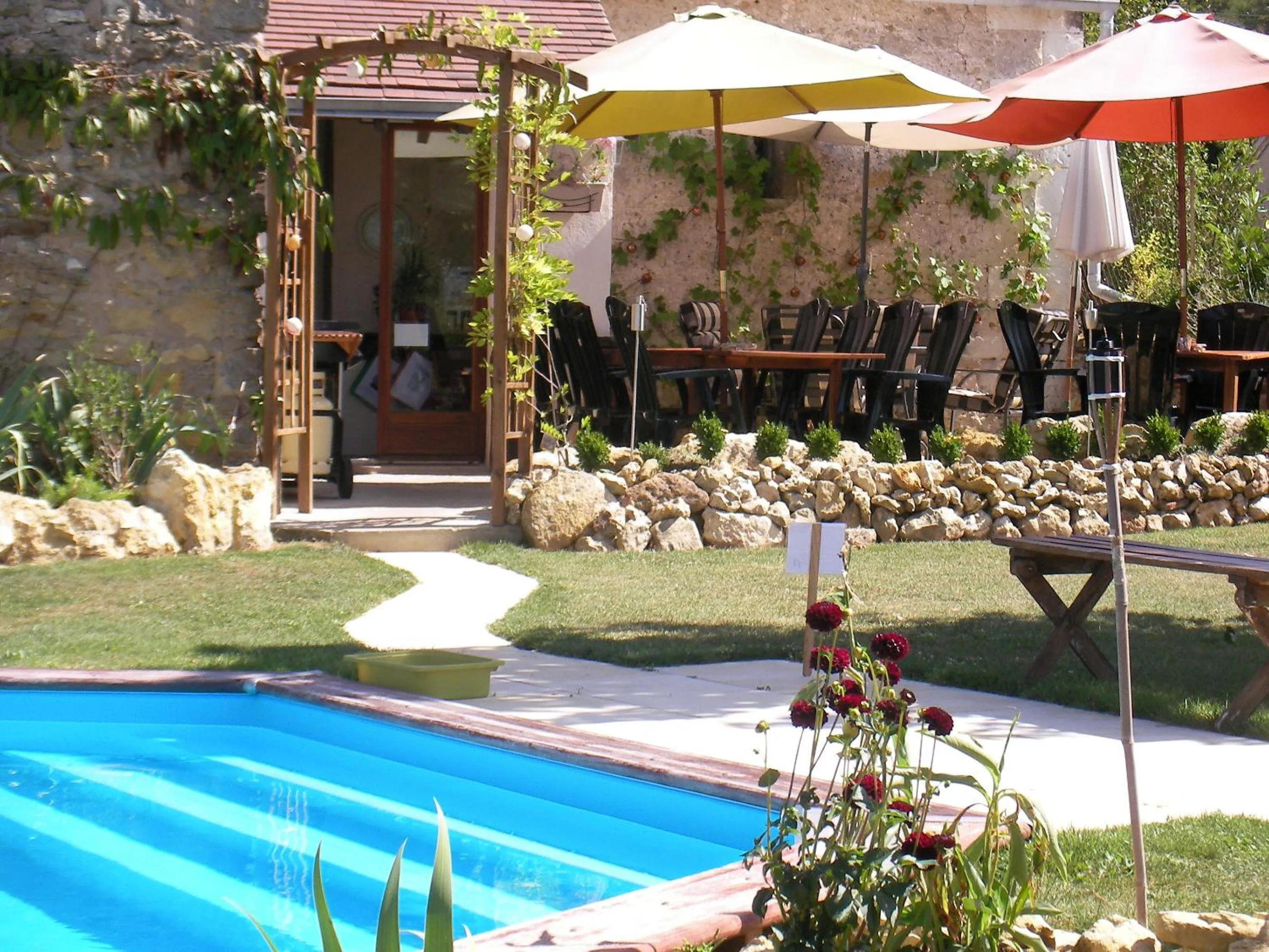 Property building in Chambres d'Hôtes La Vallée des Vignes