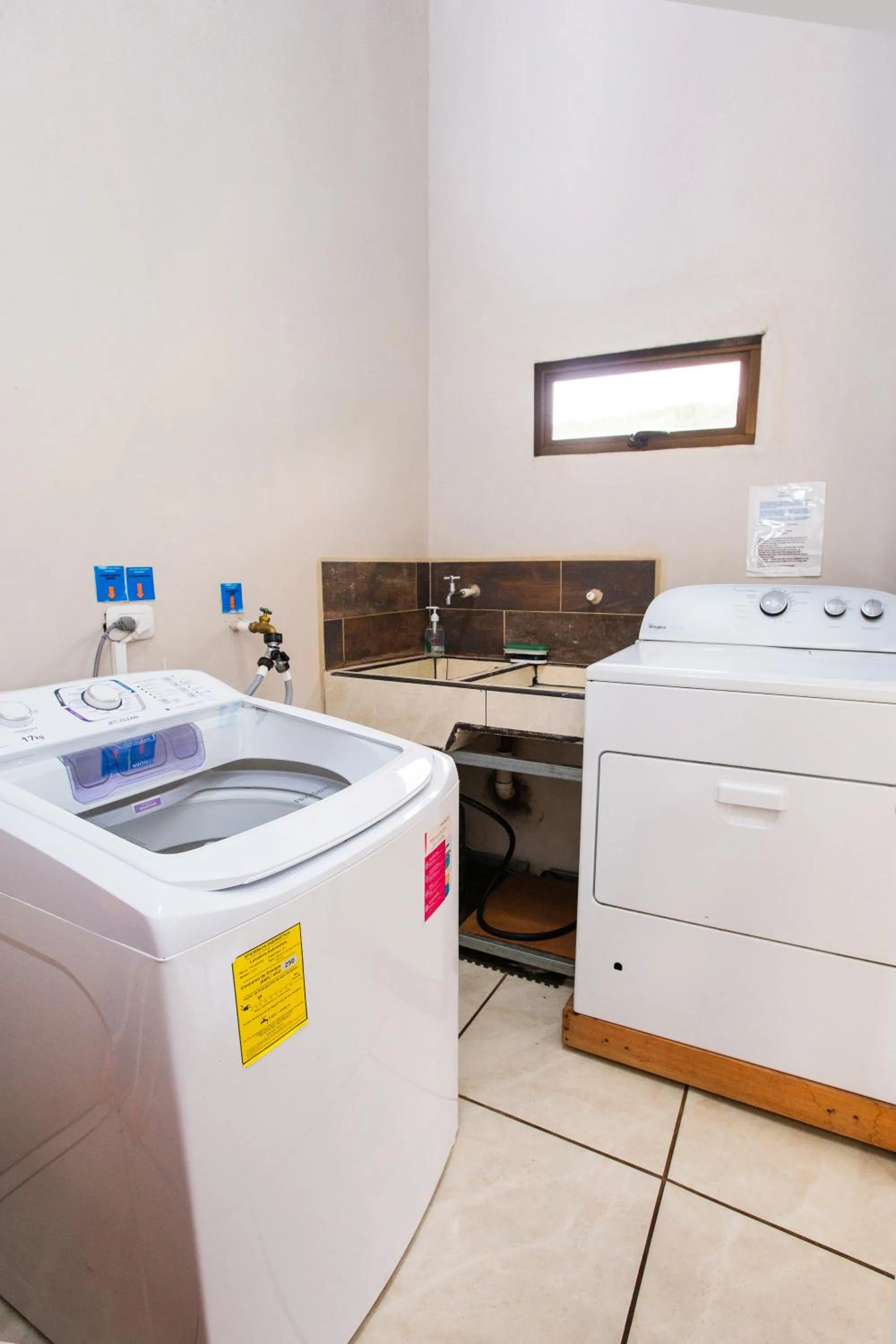 laundry in Apartamento Lantana ,Monteverde con Aire Acondicionado y Lavanderia