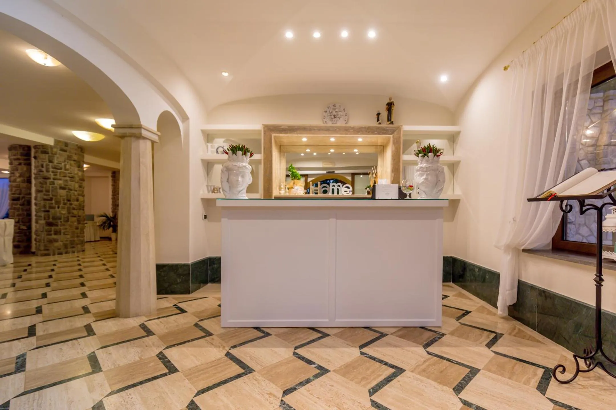 Lobby or reception in Romantic Relais Sorrento
