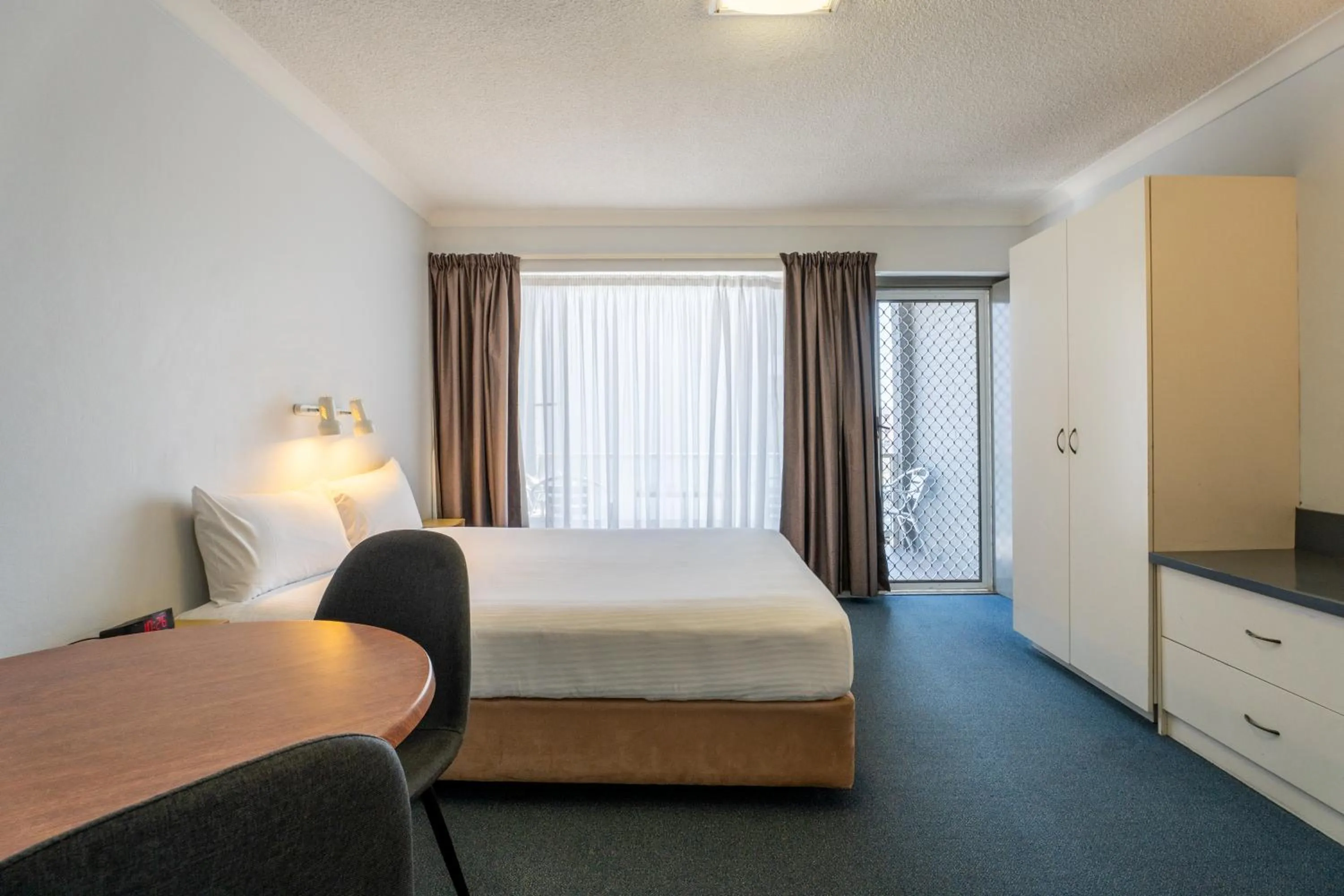 Bedroom, Bed in Port Aloha Motel