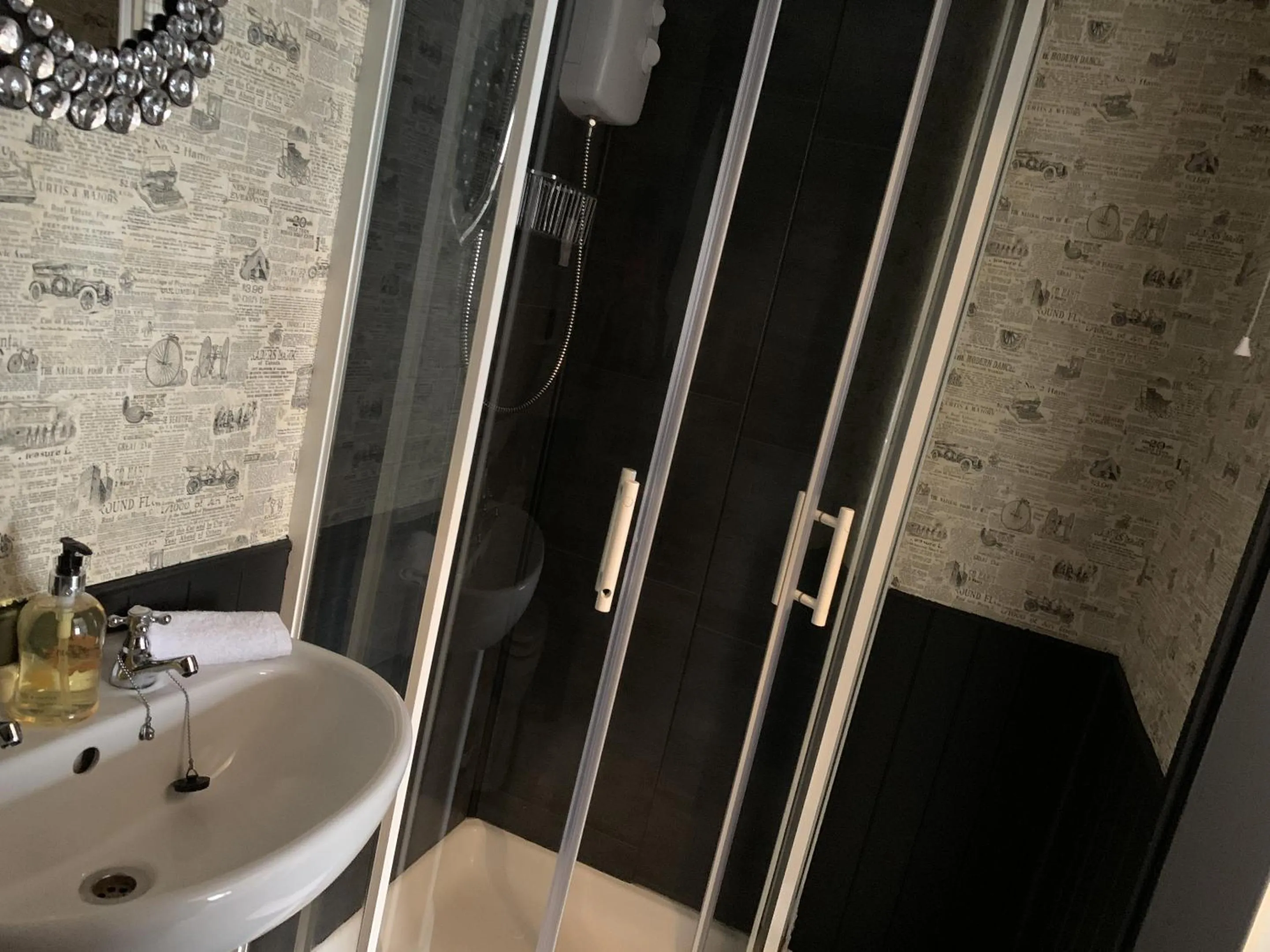 Bathroom in Kingsmere Guest House