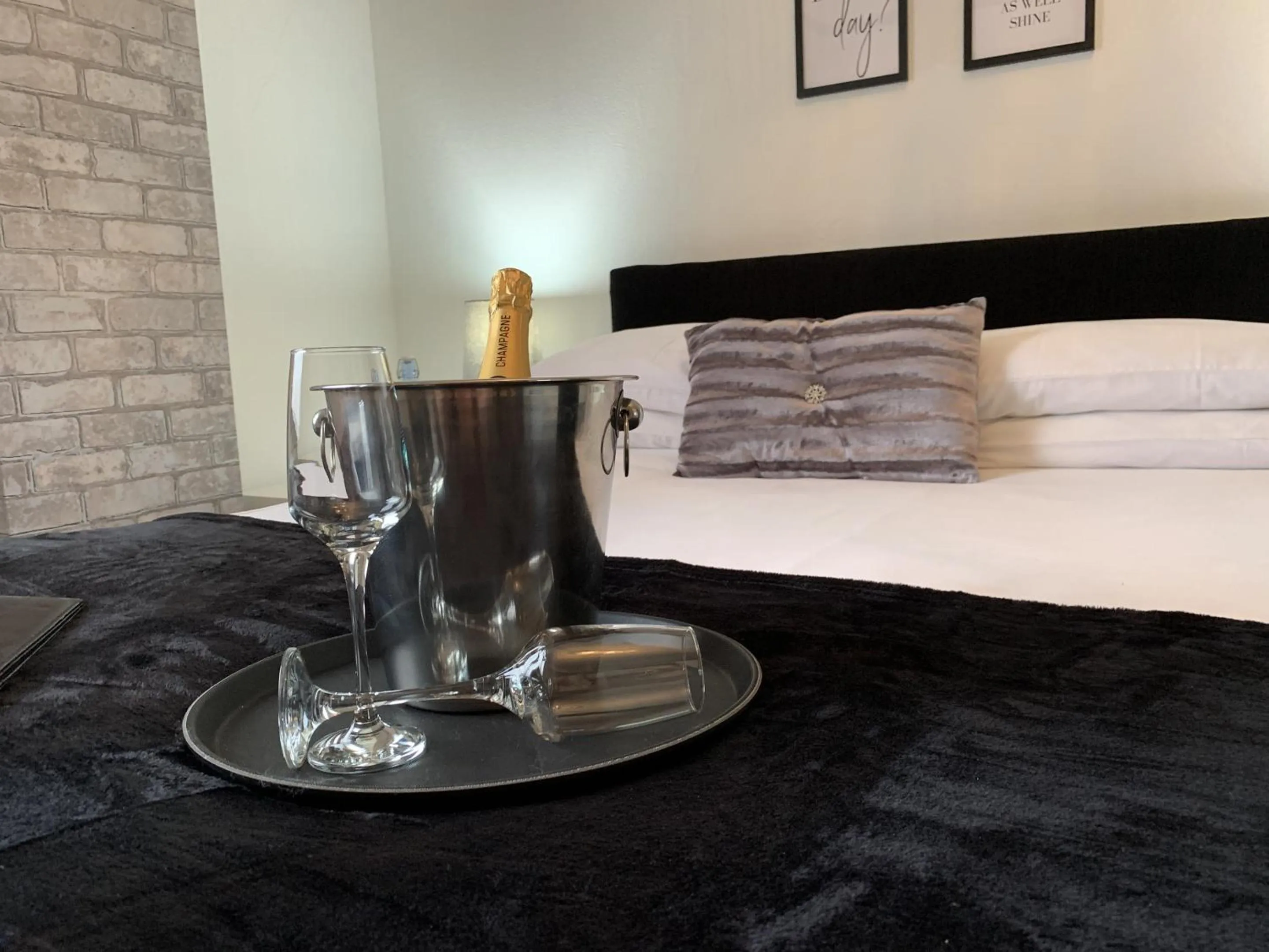 Food and drinks, Bed in Kingsmere Guest House