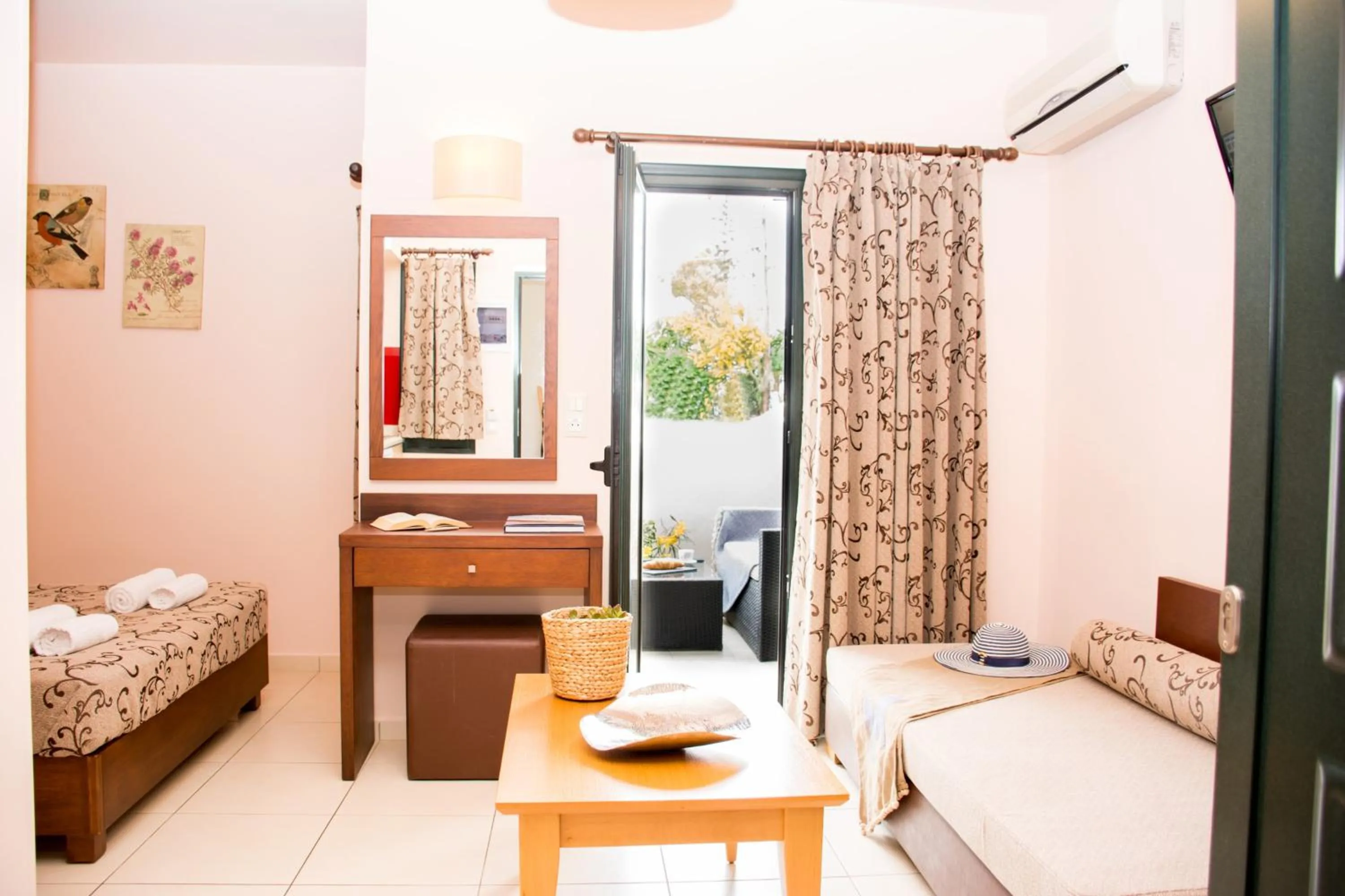 Bedroom, Bed in Marigianna Apartments