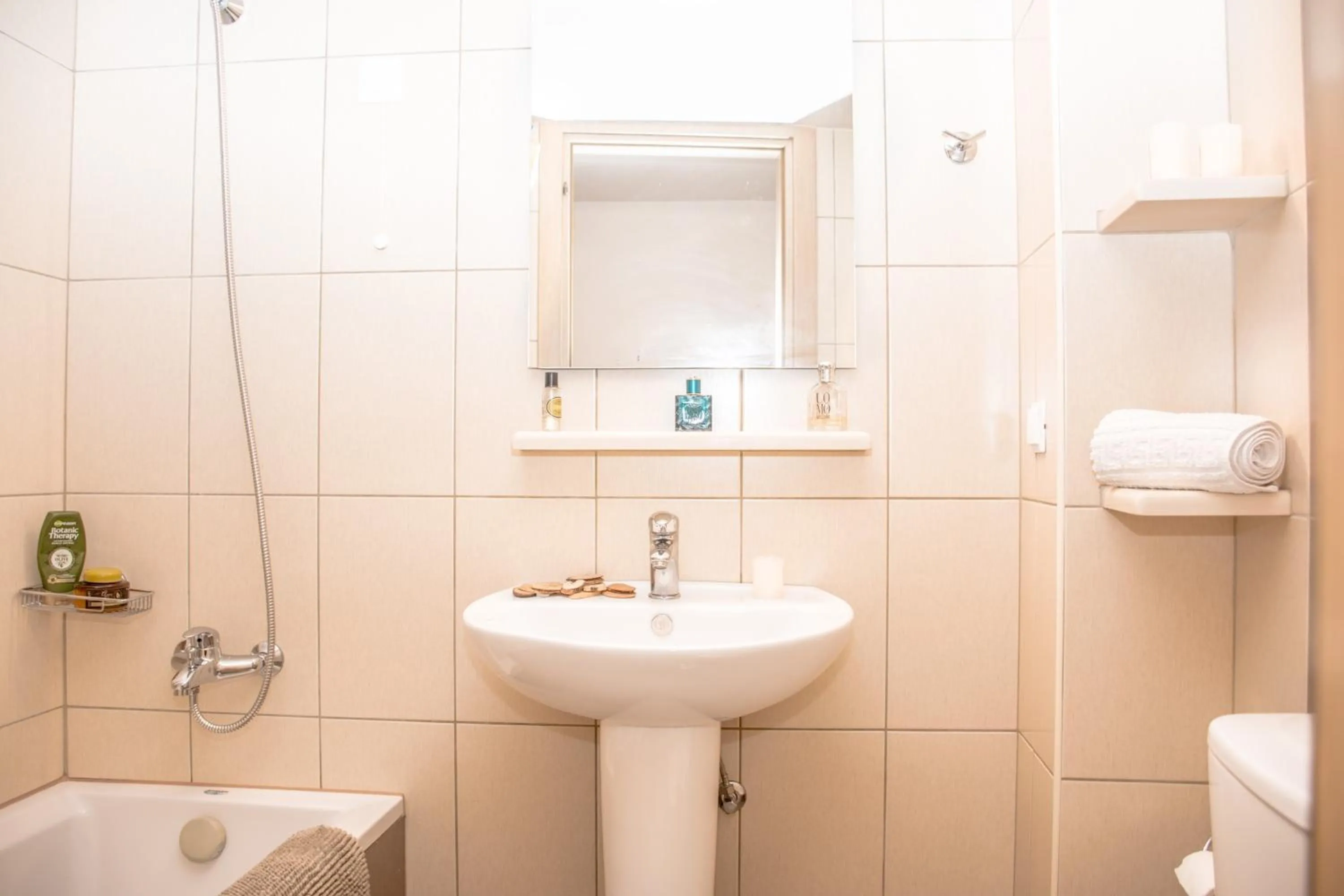 Bathroom in Marigianna Apartments