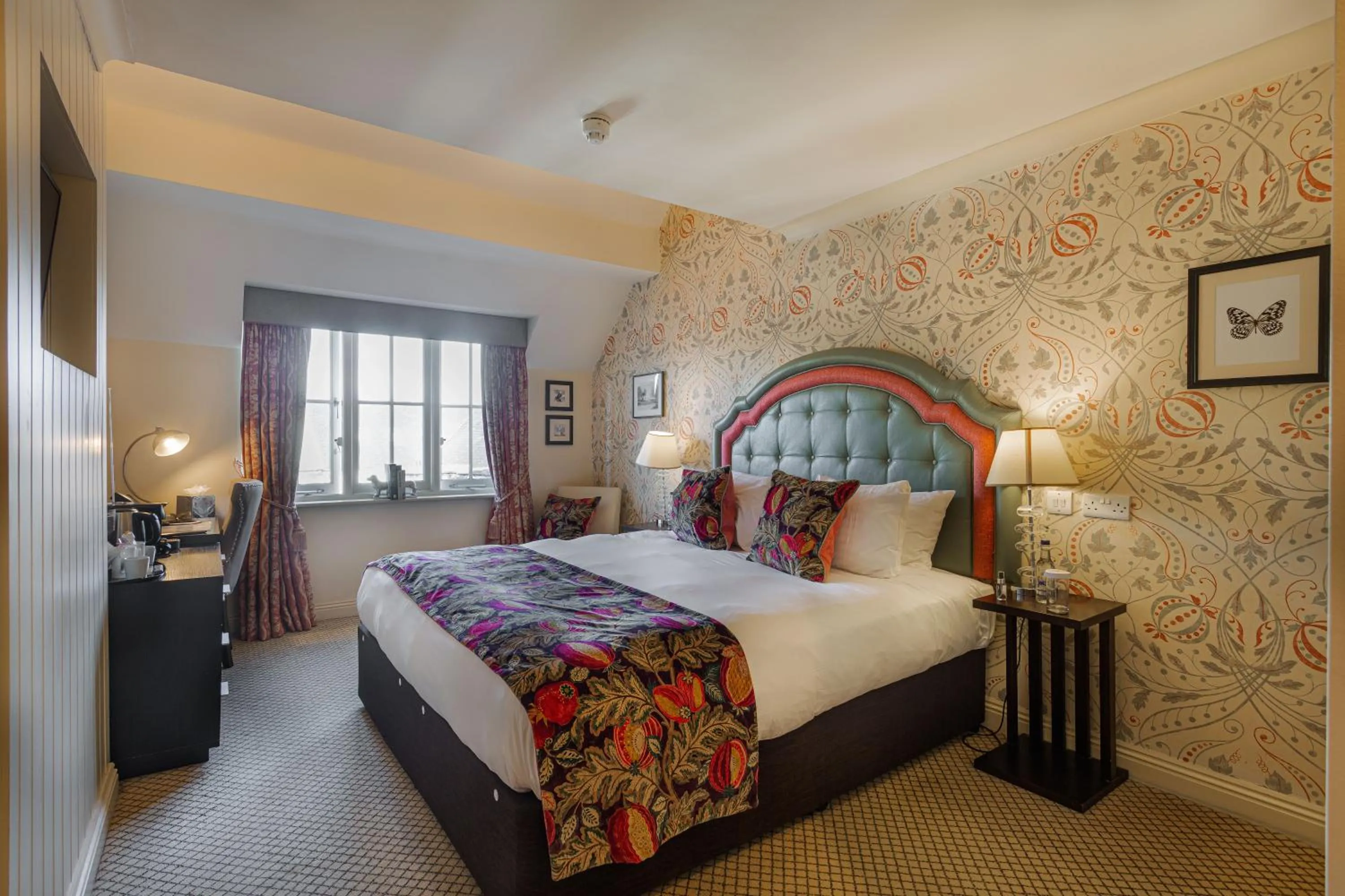 Bed in The White Horse Hotel, Romsey, Hampshire - The Coaching Inn Group